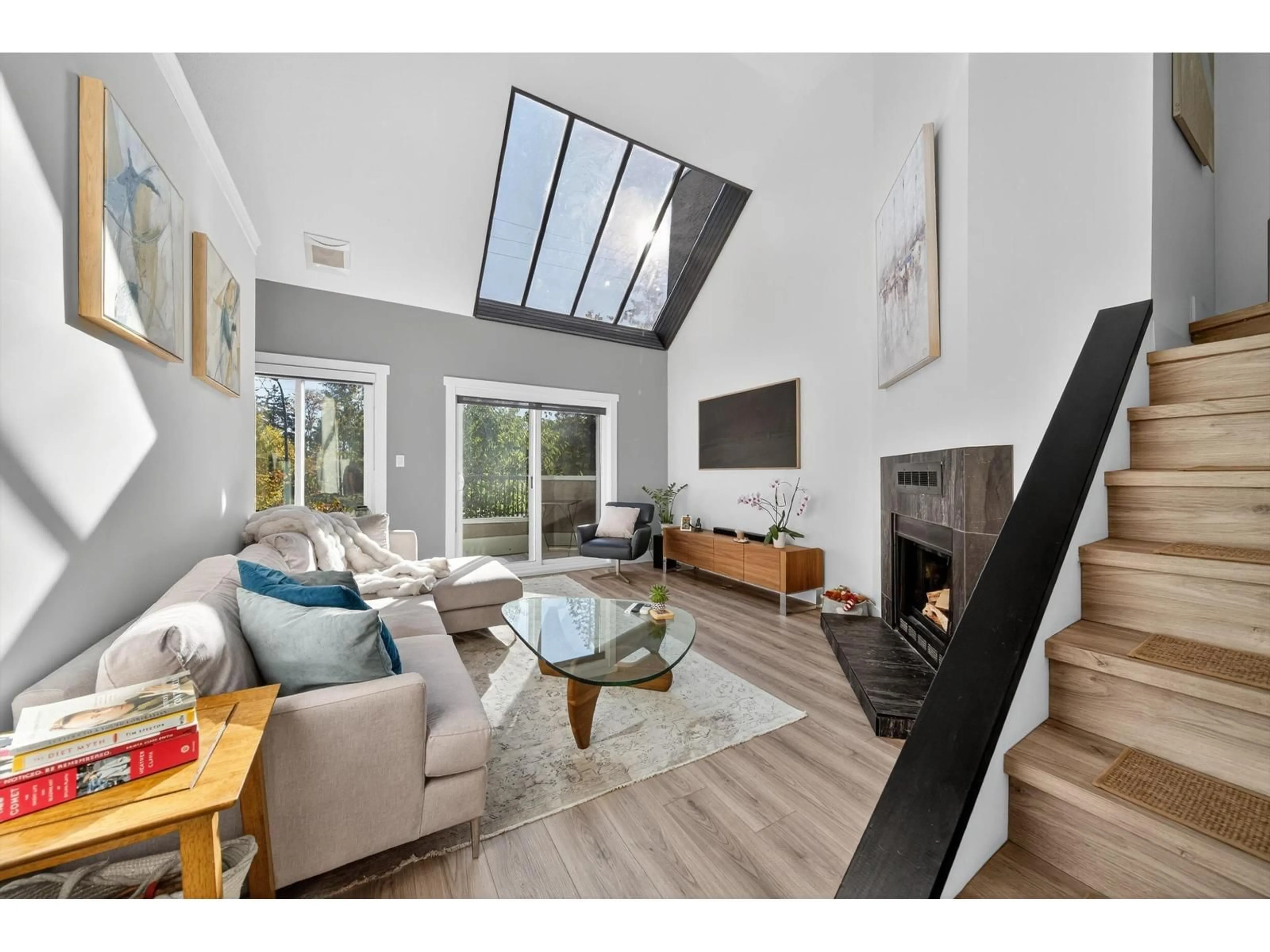 Living room with furniture, unknown for 11 - 15971 MARINE DRIVE, White Rock British Columbia V4B1G1