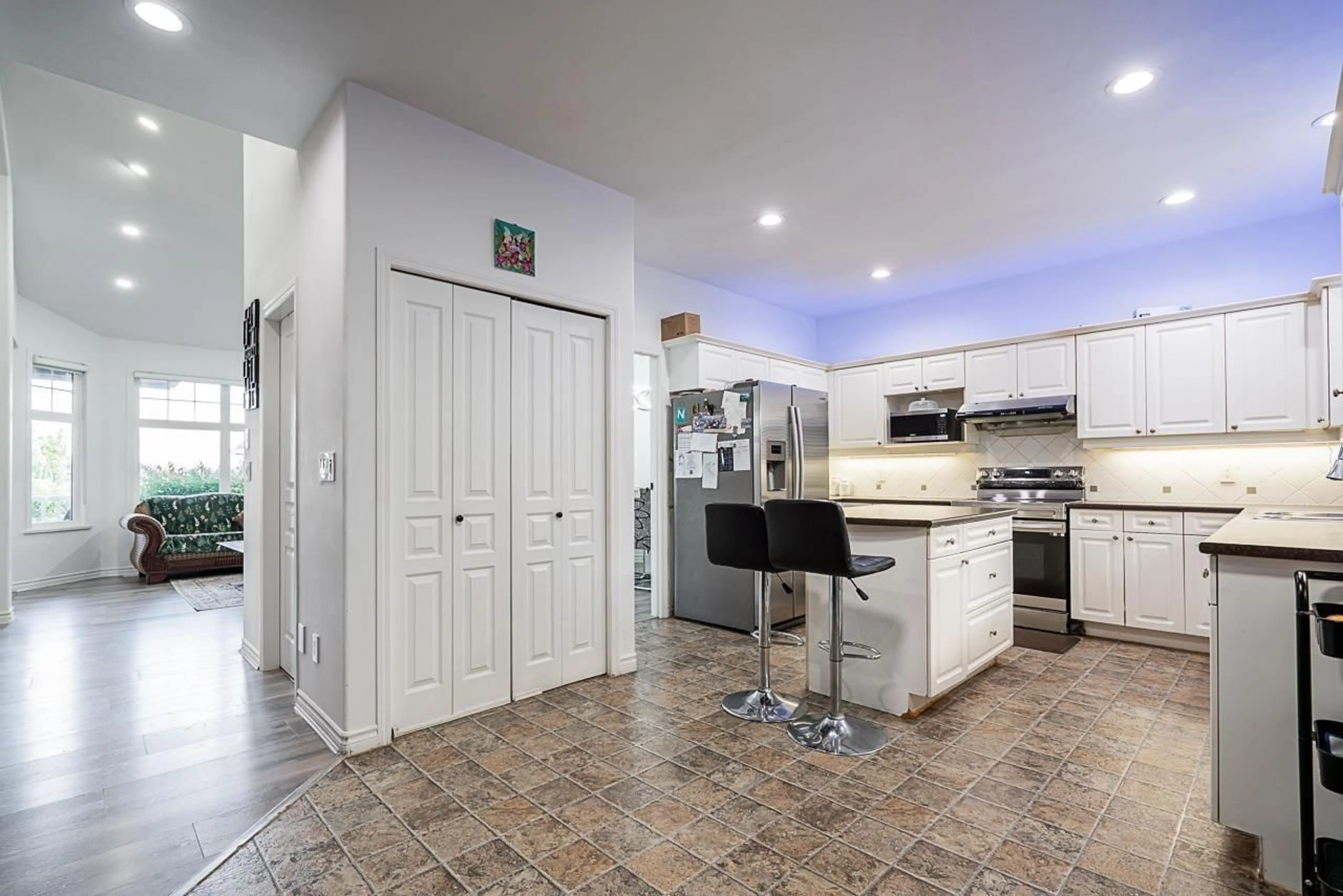 Open concept kitchen, ceramic/tile floor for 14616 75A AVENUE, Surrey British Columbia V3S8Y5