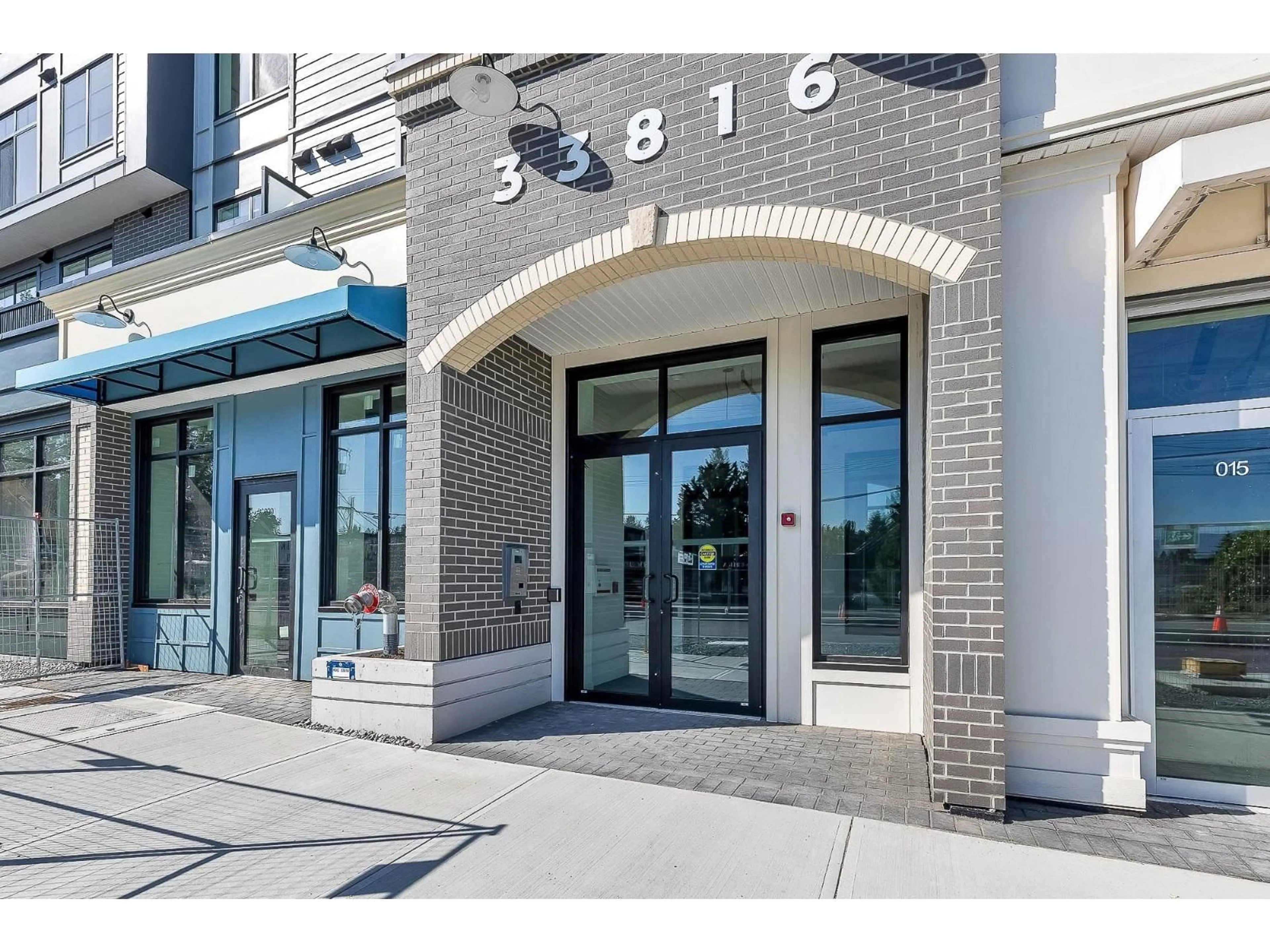 Indoor foyer for 209 - 33816 SOUTH FRASER WAY, Abbotsford British Columbia V2S0P2