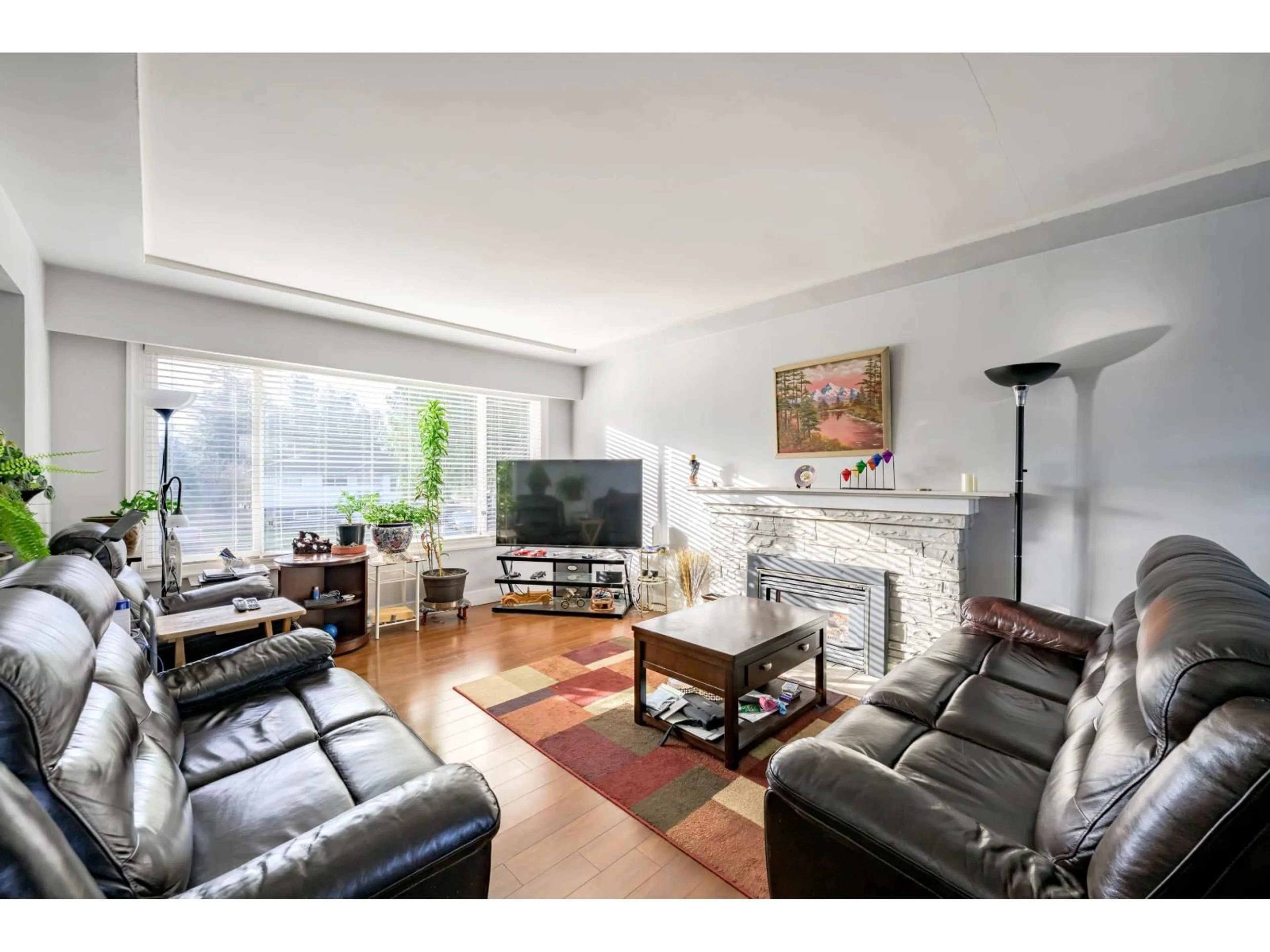 Living room with furniture, unknown for 11181 90 AVENUE, Delta British Columbia V4C3H1