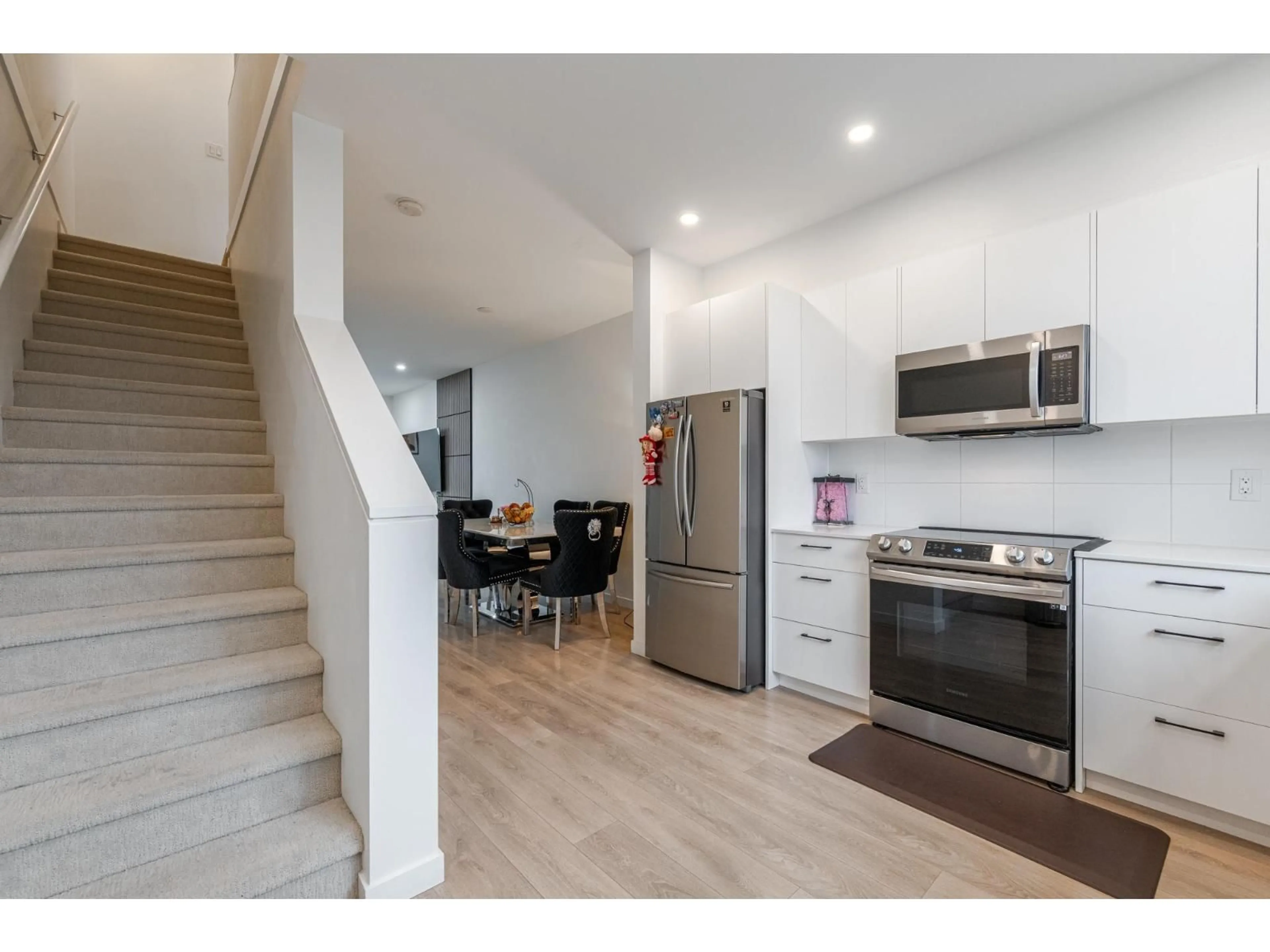 Open concept kitchen, unknown for 109 - 15235 SITKA DRIVE, Surrey British Columbia V3S0A9