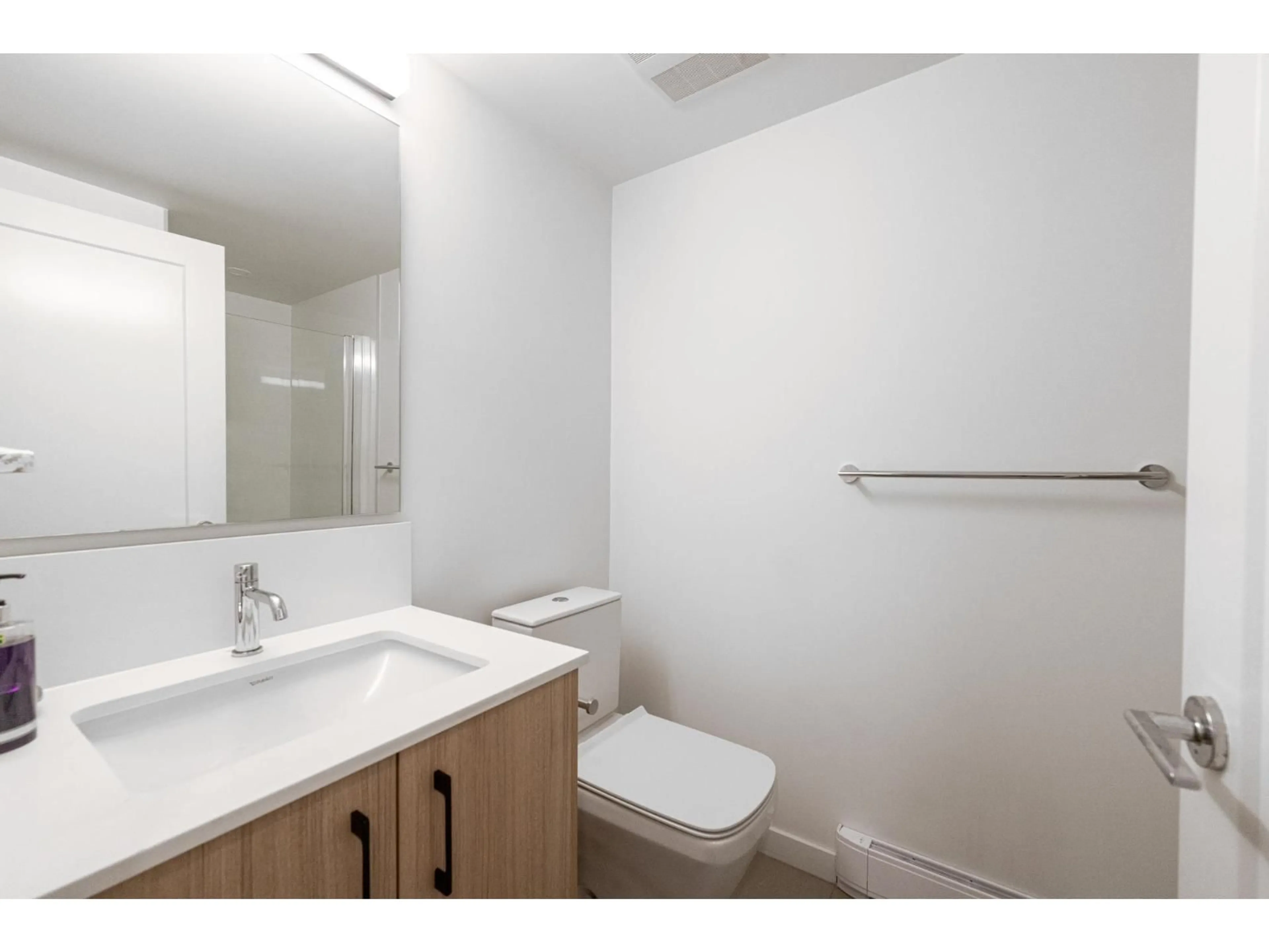 Standard bathroom, unknown for 109 - 15235 SITKA DRIVE, Surrey British Columbia V3S0A9