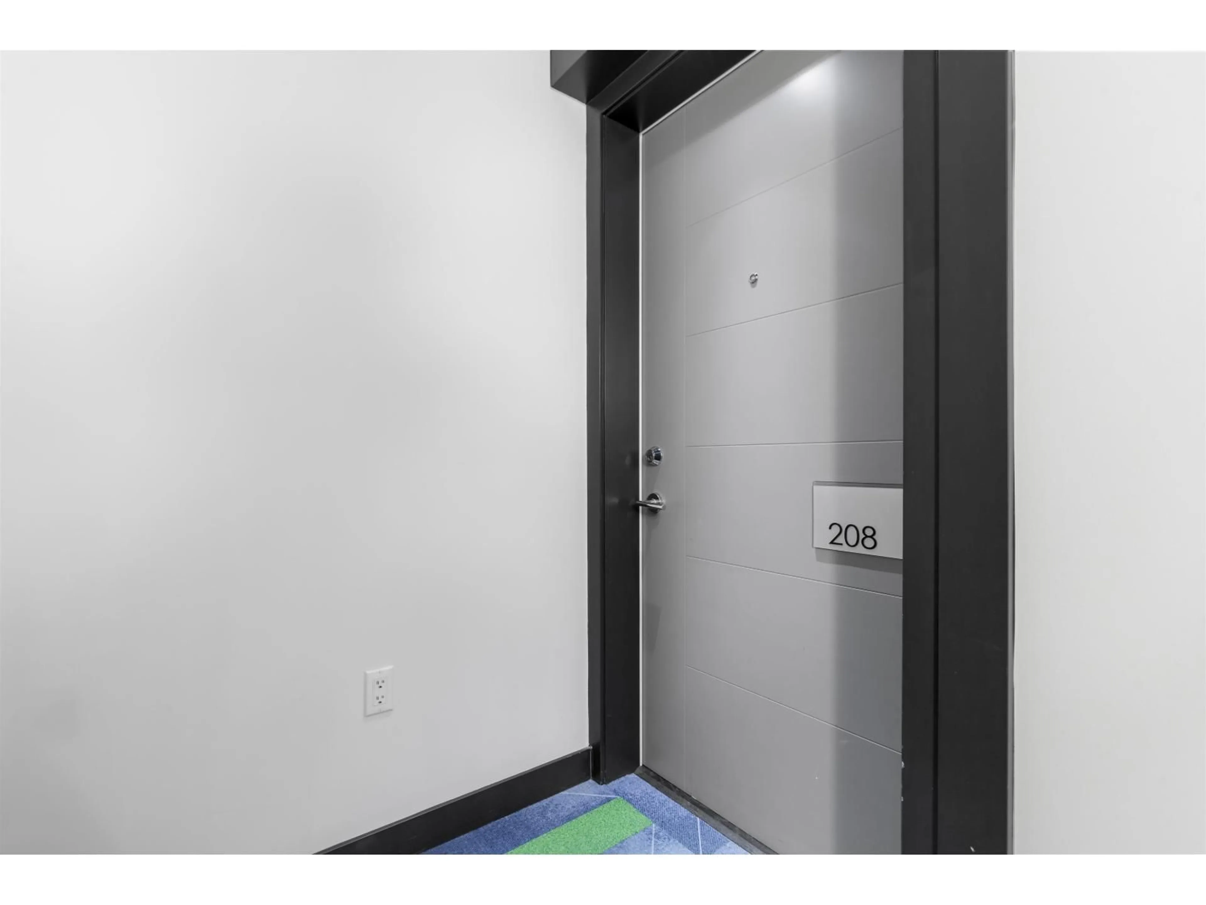 Indoor foyer for 208 - 10581 140 STREET, Surrey British Columbia V3T4N6