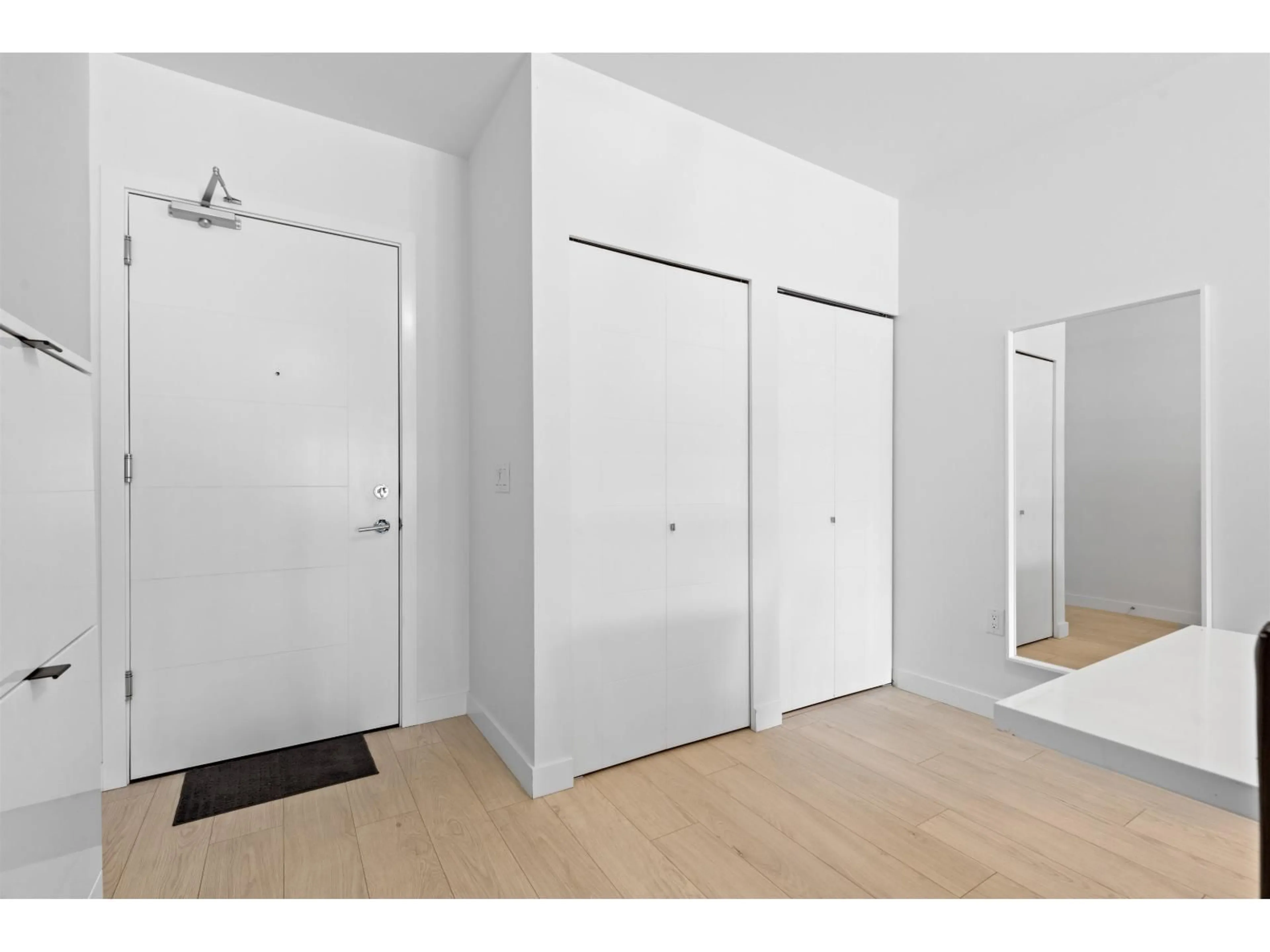 Indoor entryway for 208 - 10581 140 STREET, Surrey British Columbia V3T4N6