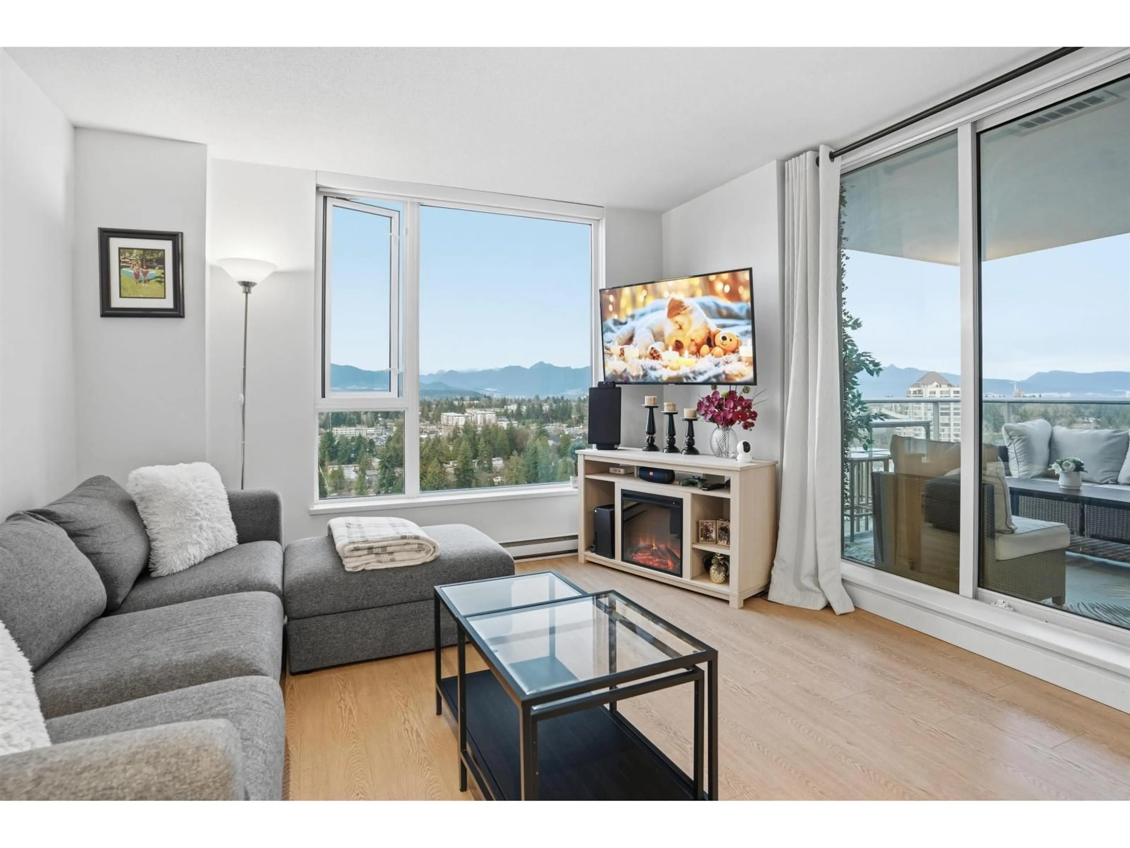 Living room with furniture, wood/laminate floor for 3312 - 13750 100 AVENUE, Surrey British Columbia V3T0L3