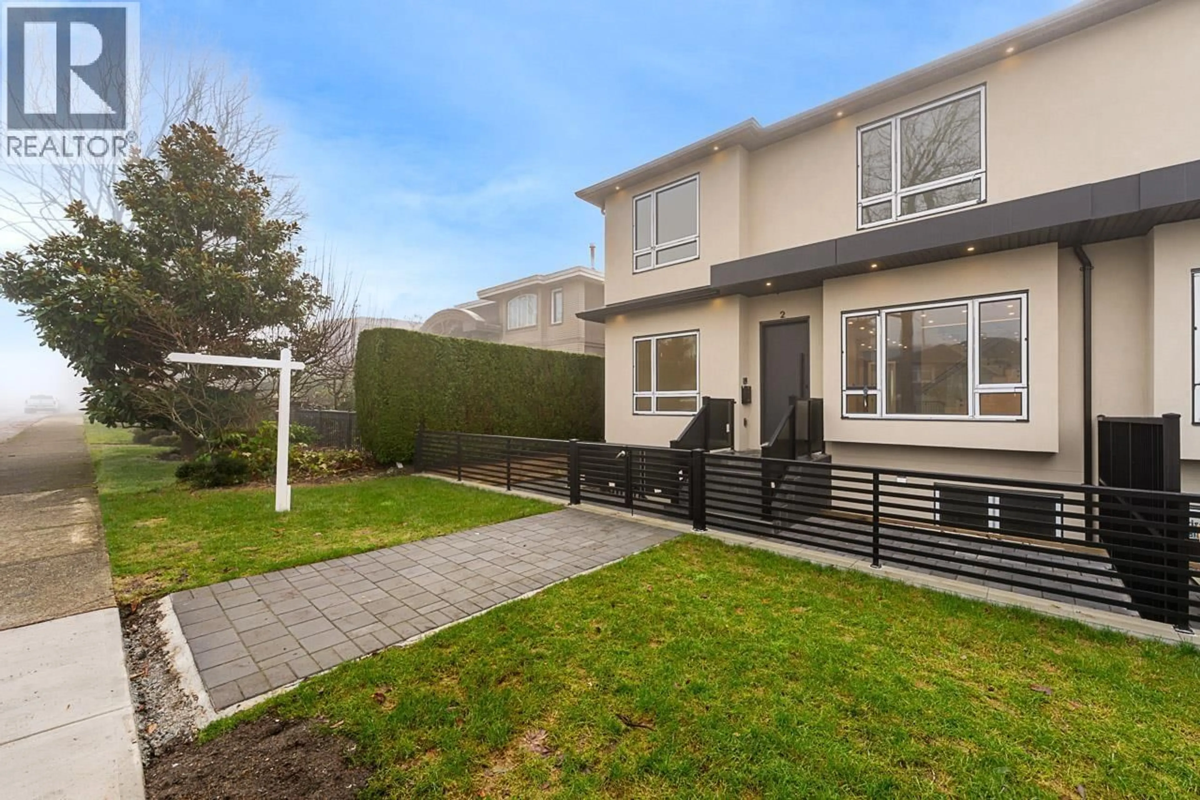 Unknown for 2 - 6554 CHARLES STREET, Burnaby British Columbia V5B2H1