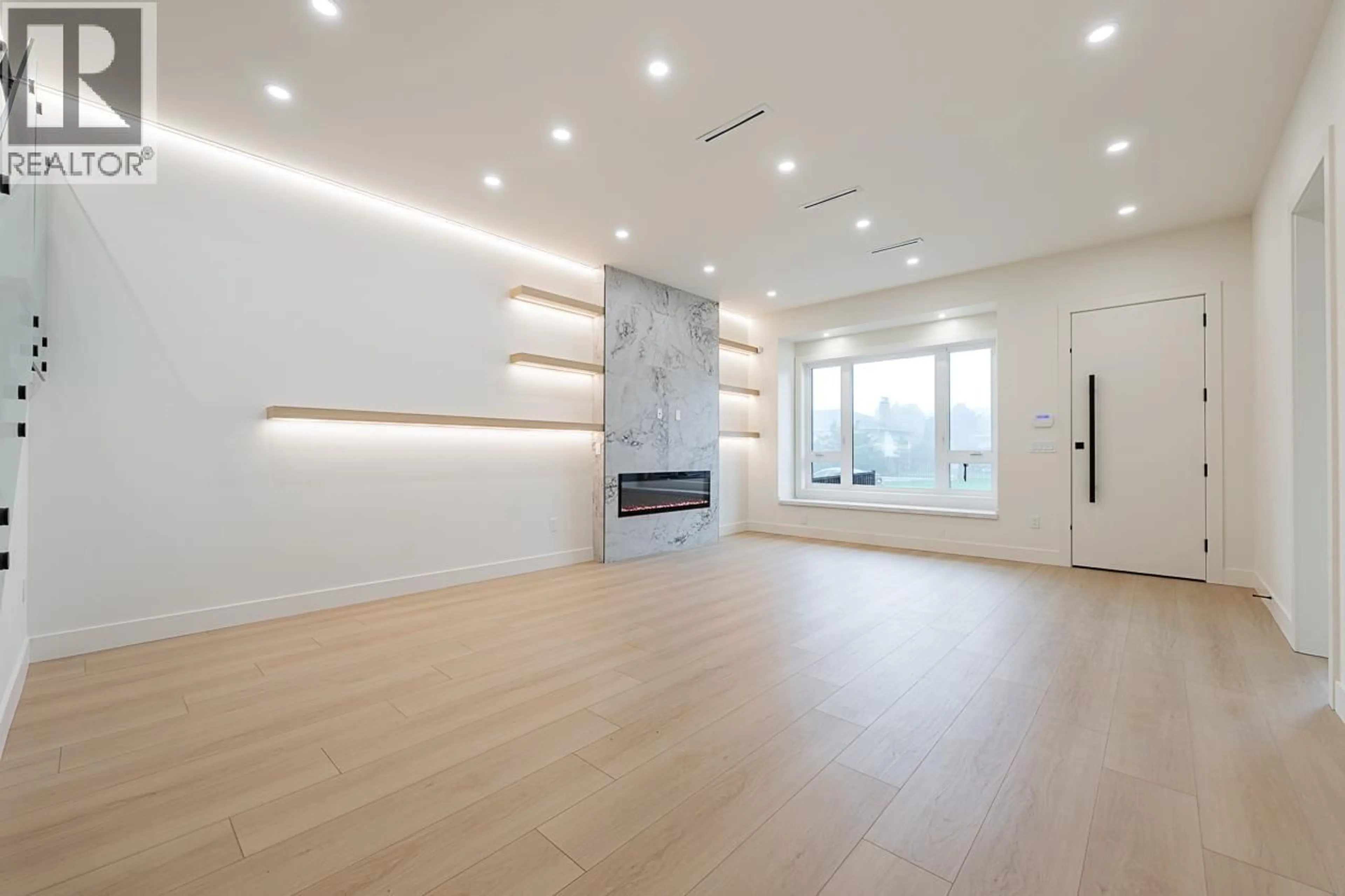 A pic of a room for 2 - 6554 CHARLES STREET, Burnaby British Columbia V5B2H1