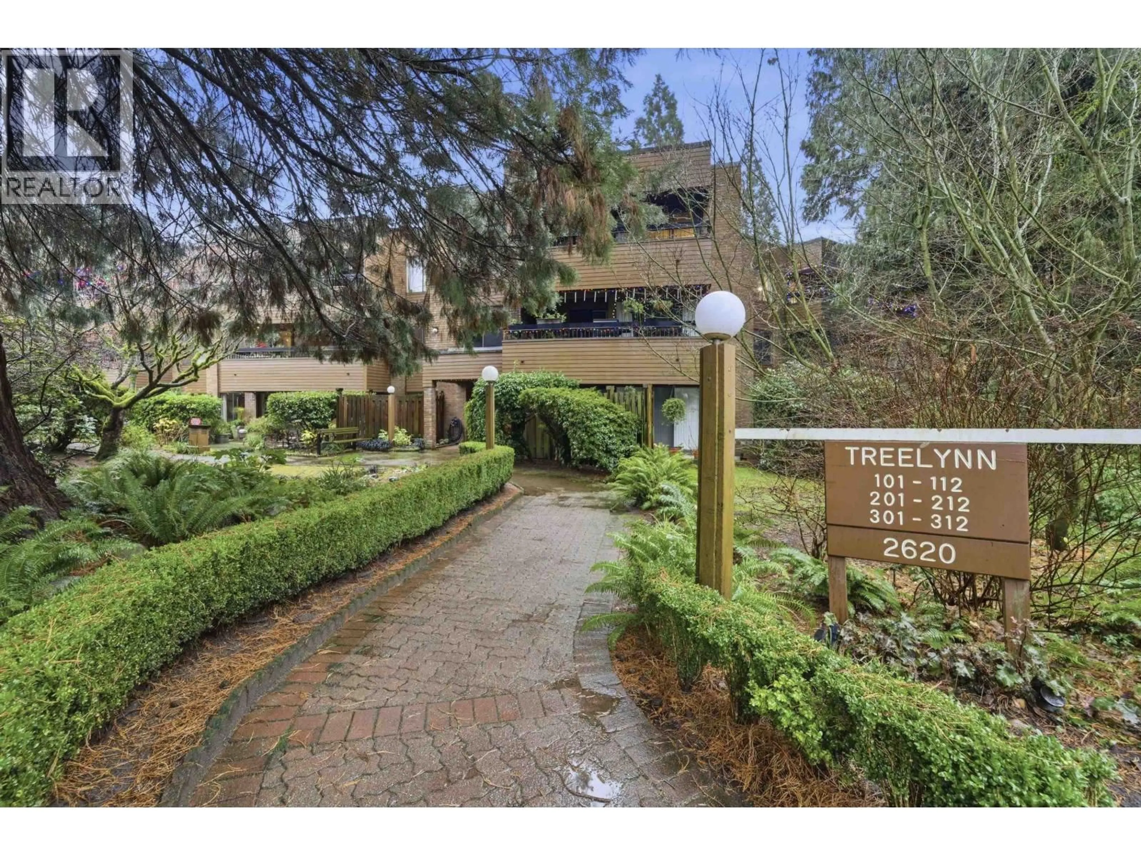 Indoor foyer for 212 - 2620 FROMME ROAD, North Vancouver British Columbia V7J2R3