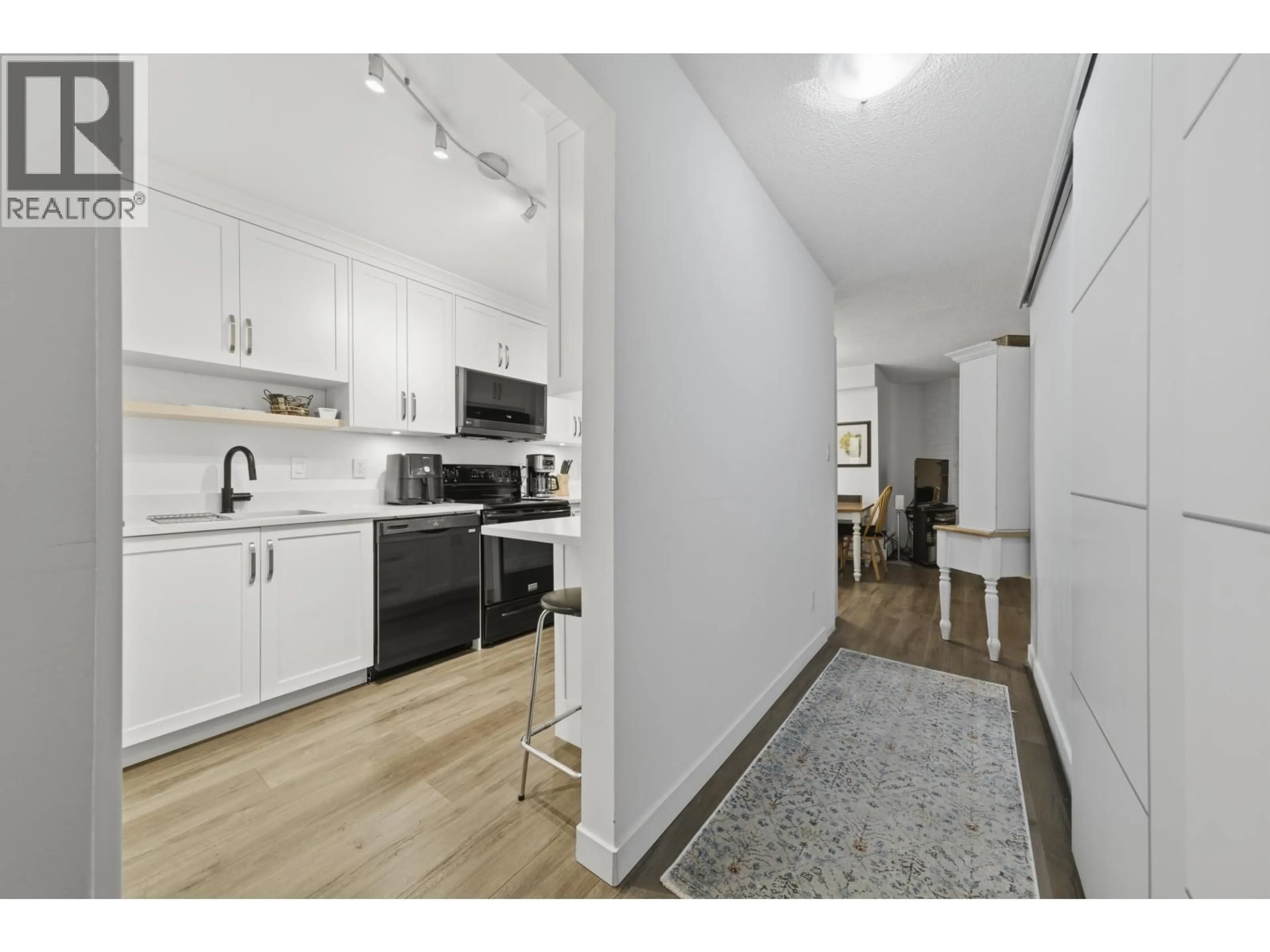 Standard kitchen, unknown for 212 - 2620 FROMME ROAD, North Vancouver British Columbia V7J2R3