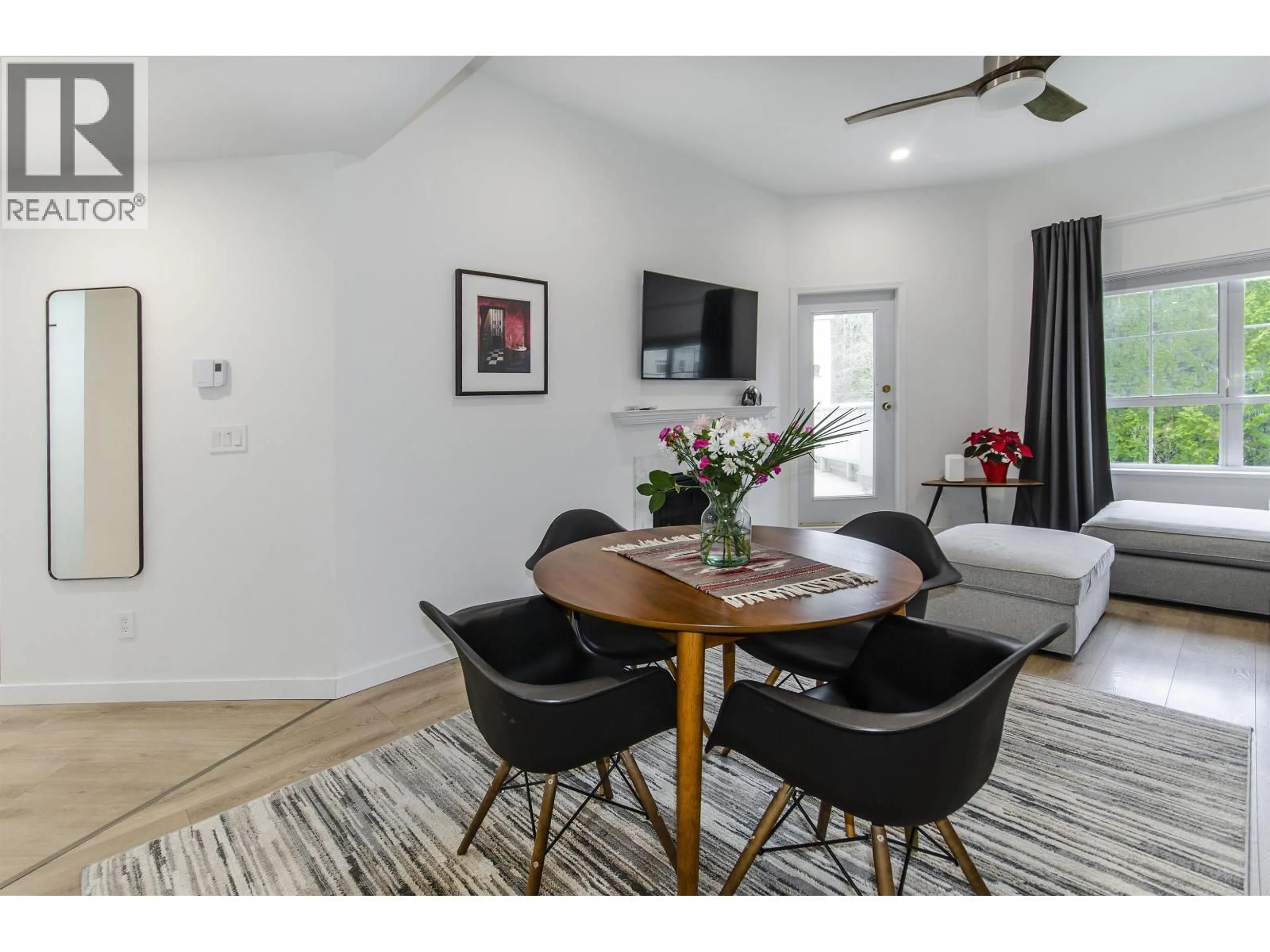 A pic of a room for 406 - 2975 PRINCESS CRESCENT, Coquitlam British Columbia V3B7N3