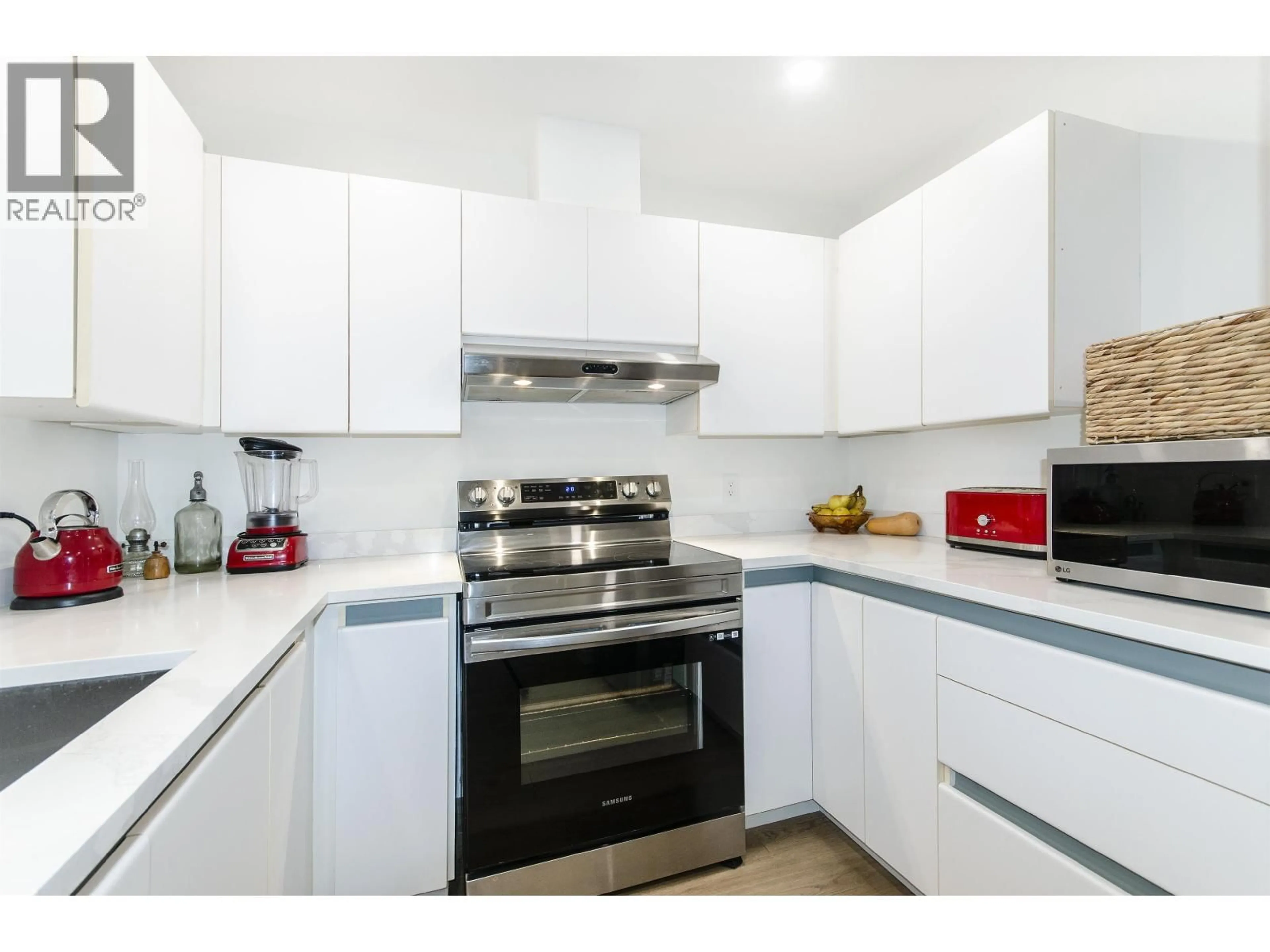 Standard kitchen, unknown for 406 - 2975 PRINCESS CRESCENT, Coquitlam British Columbia V3B7N3