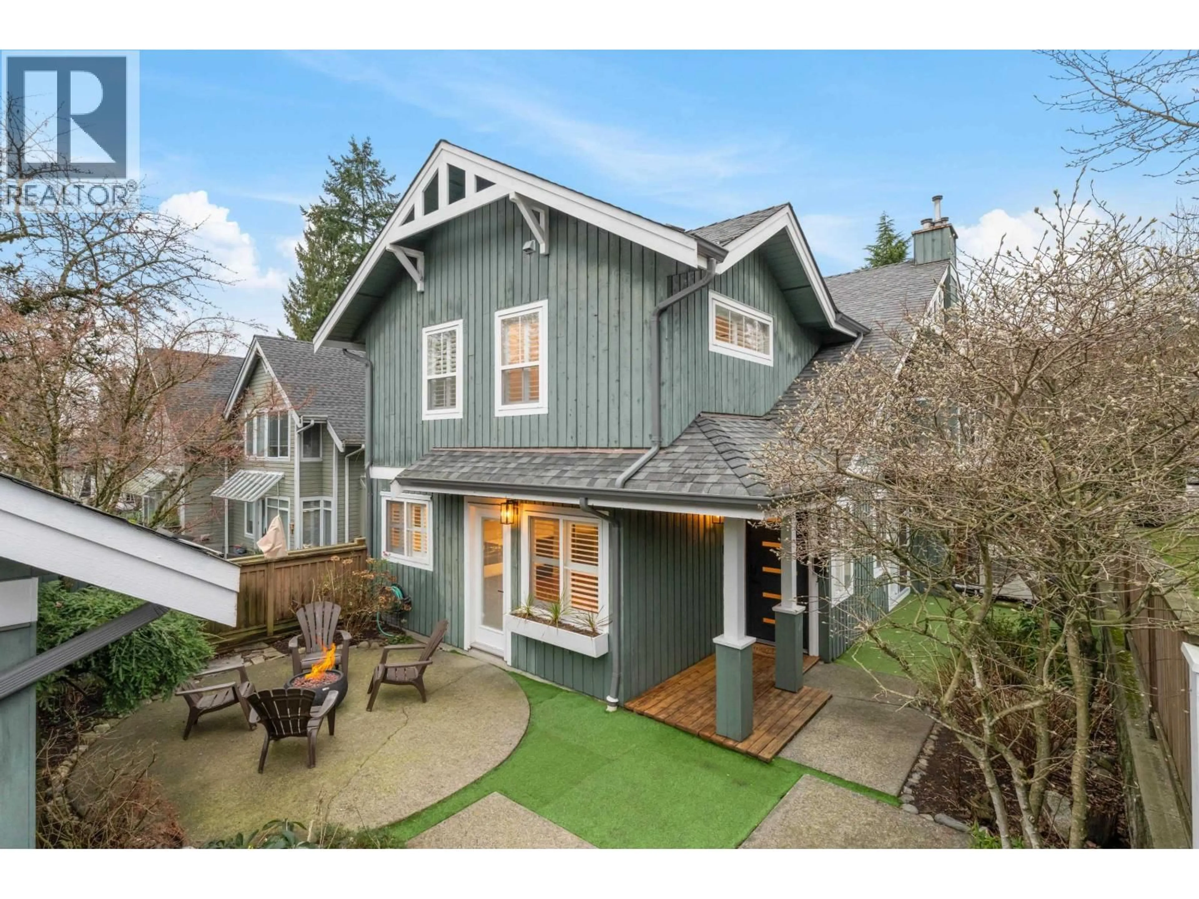 A pic from outside/outdoor area/front of a property/back of a property/a pic from drone, street for 1645 ST. ANDREWS AVENUE, North Vancouver British Columbia V7L2V8