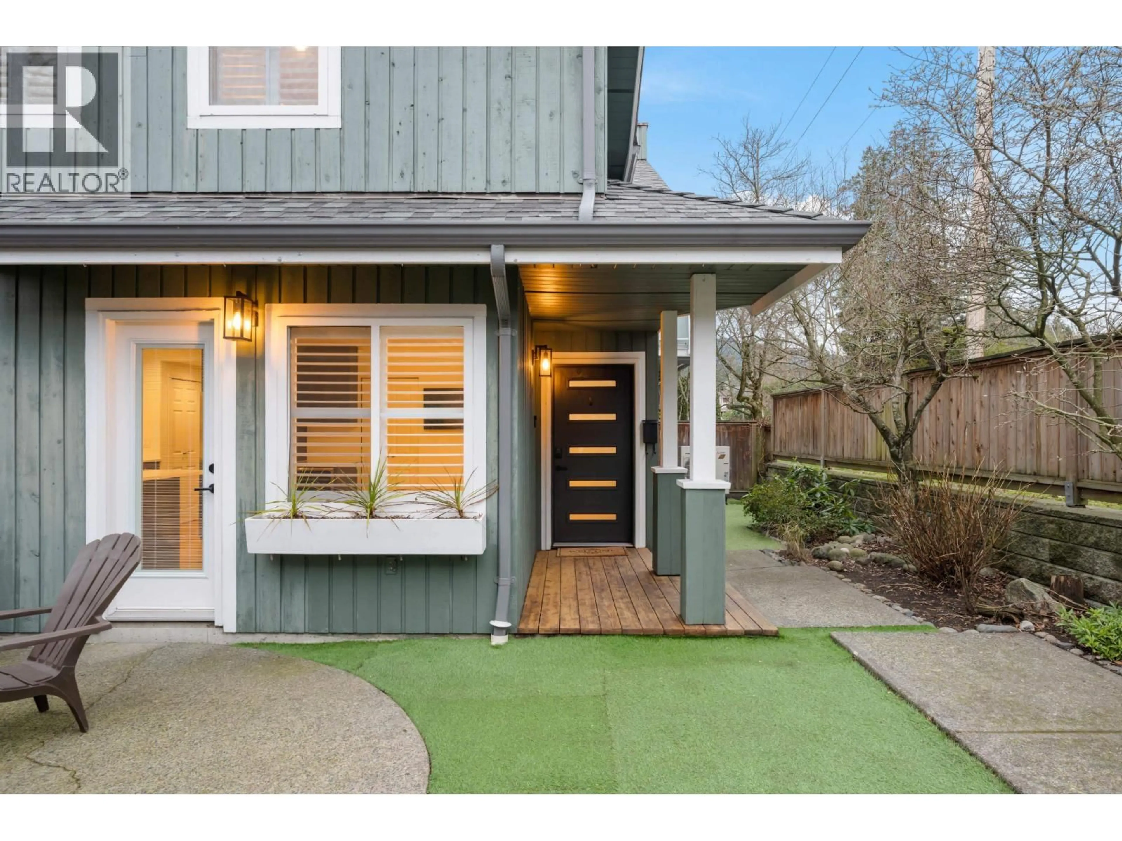 Indoor entryway for 1645 ST. ANDREWS AVENUE, North Vancouver British Columbia V7L2V8