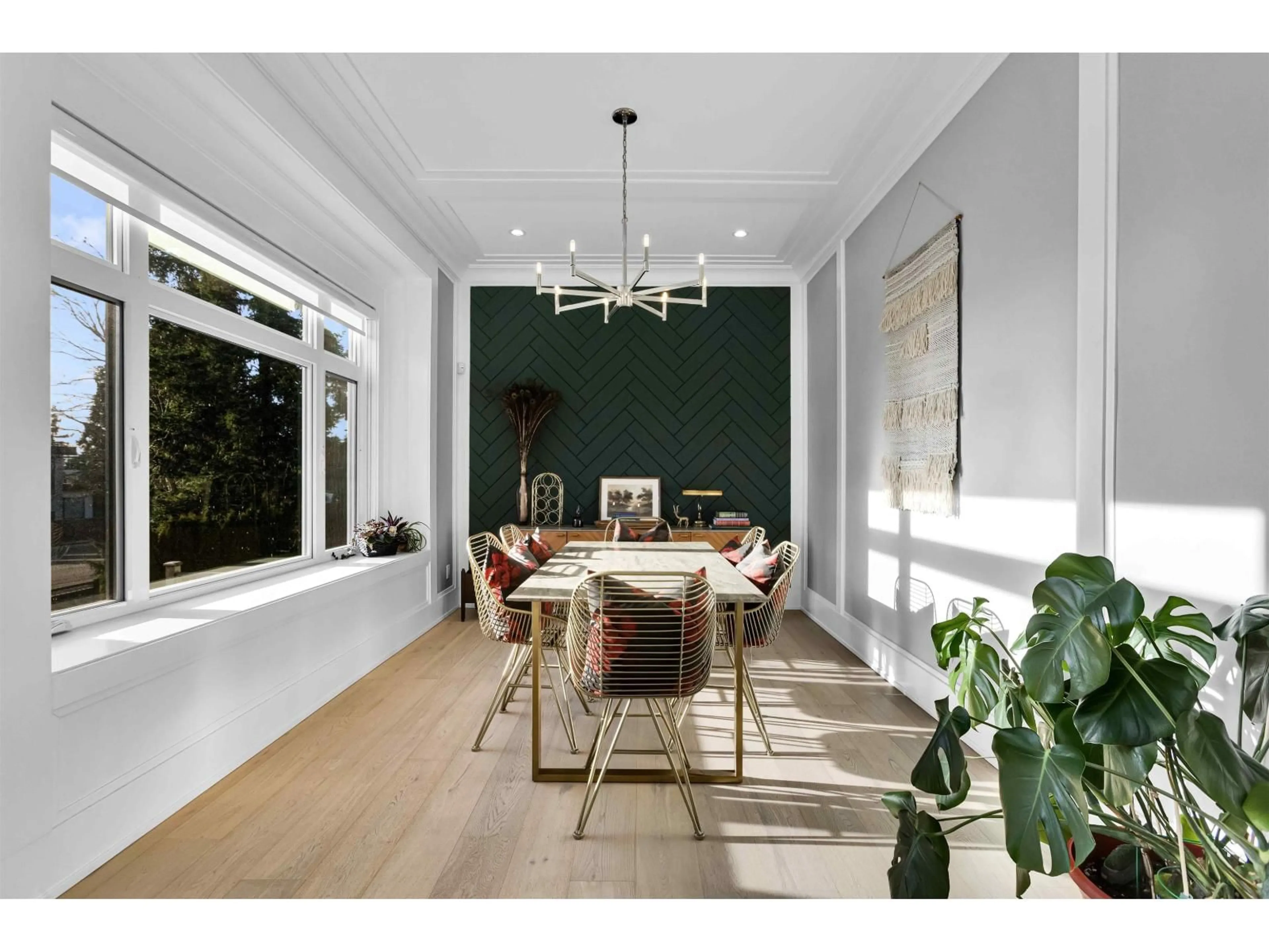 Dining room, unknown for 14149 16 AVENUE, Surrey British Columbia V4A1P9