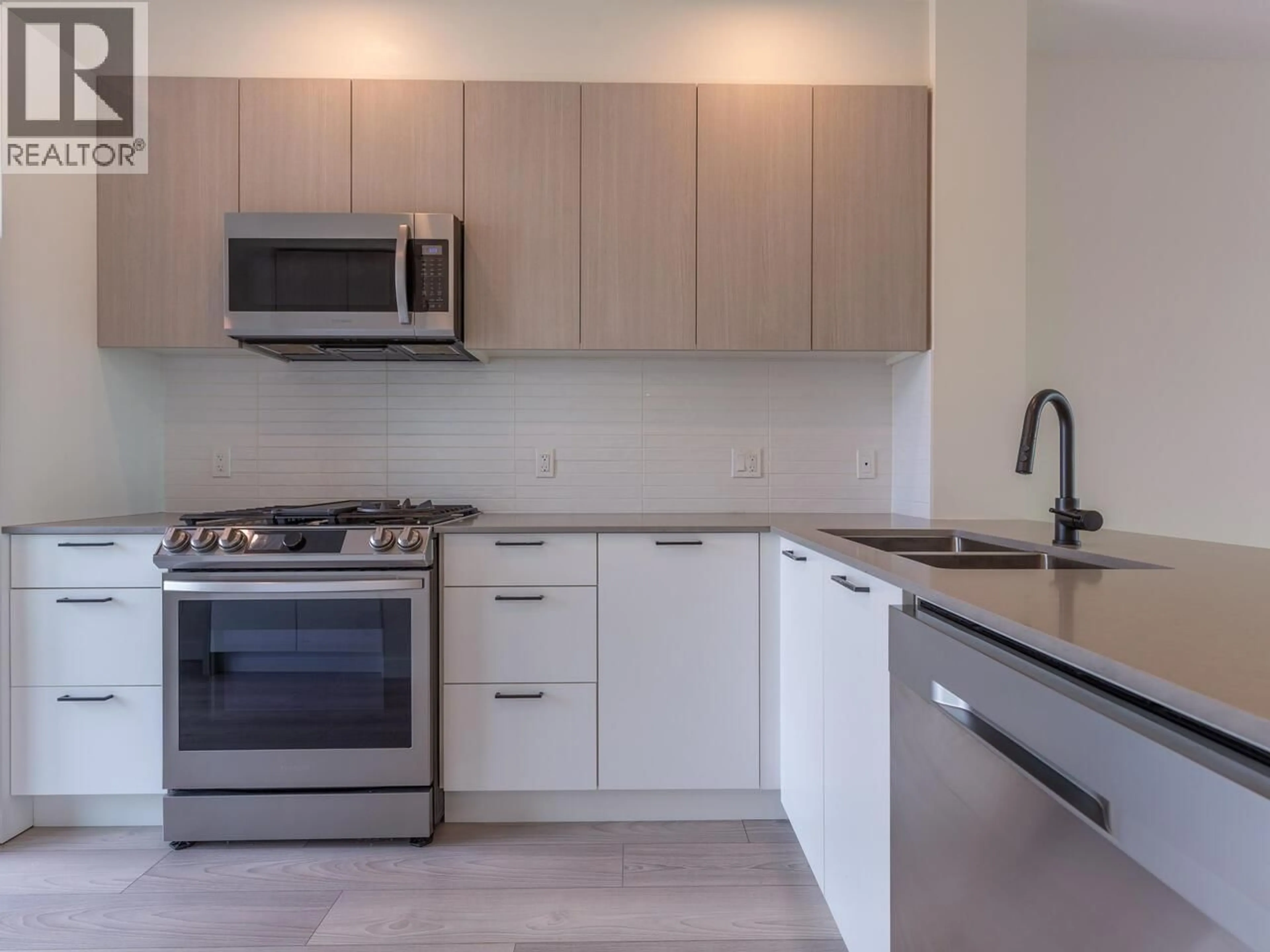 Standard kitchen, unknown for 14 - 488 FURNESS STREET, New Westminster British Columbia V3M0M1
