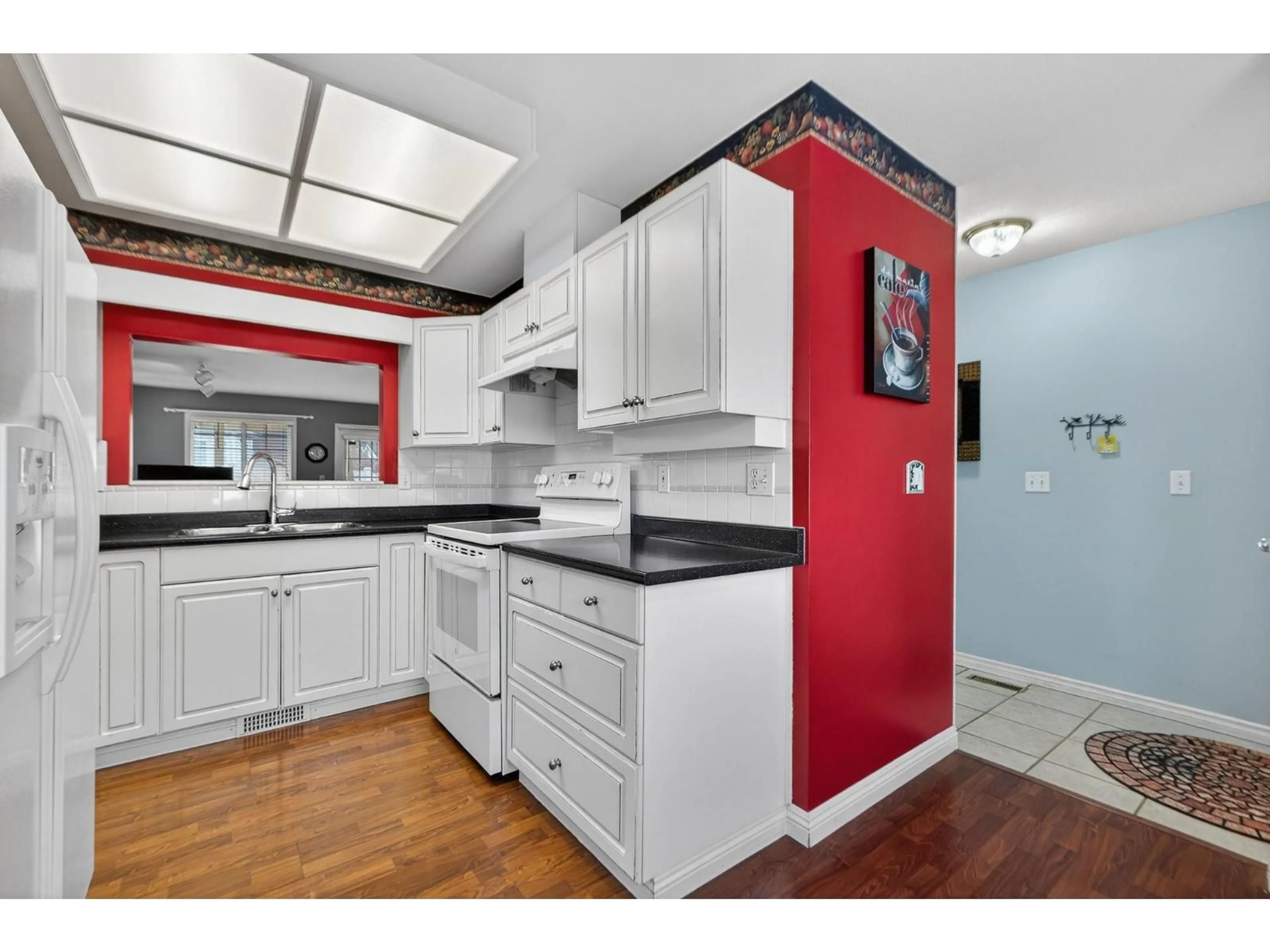 Standard kitchen, unknown for 47 - 20761 TELEGRAPH TRAIL, Langley British Columbia V1M2W3