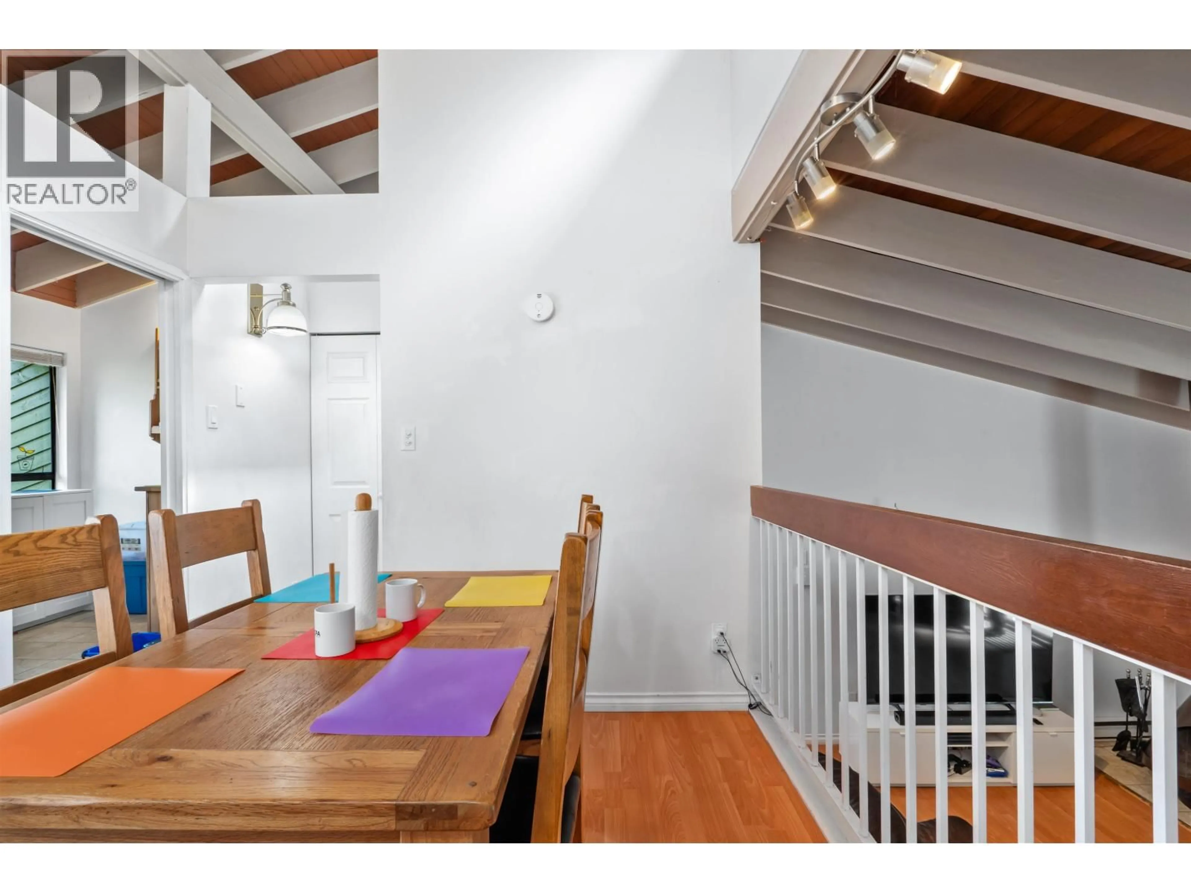 Dining room, wood/laminate floor for 2690 KINGSFORD AVENUE, Burnaby British Columbia V5B4L6