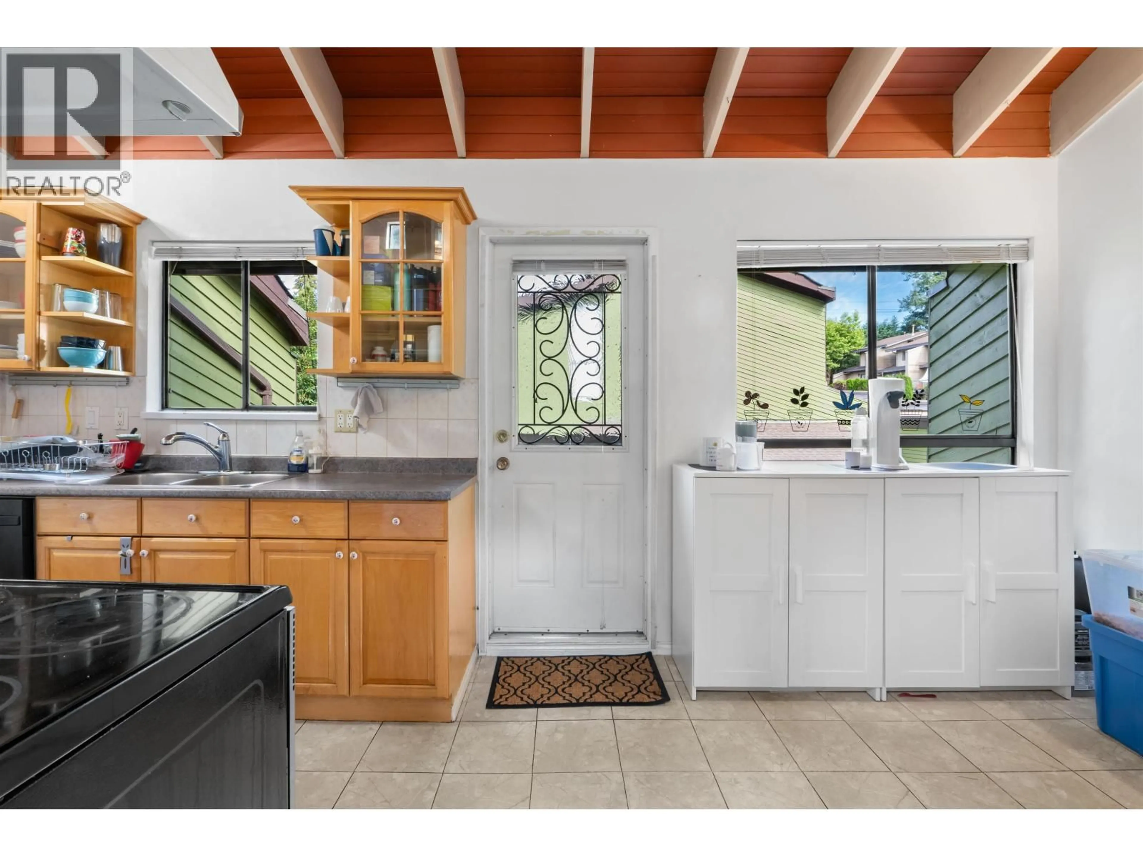 Standard kitchen, ceramic/tile floor for 2690 KINGSFORD AVENUE, Burnaby British Columbia V5B4L6