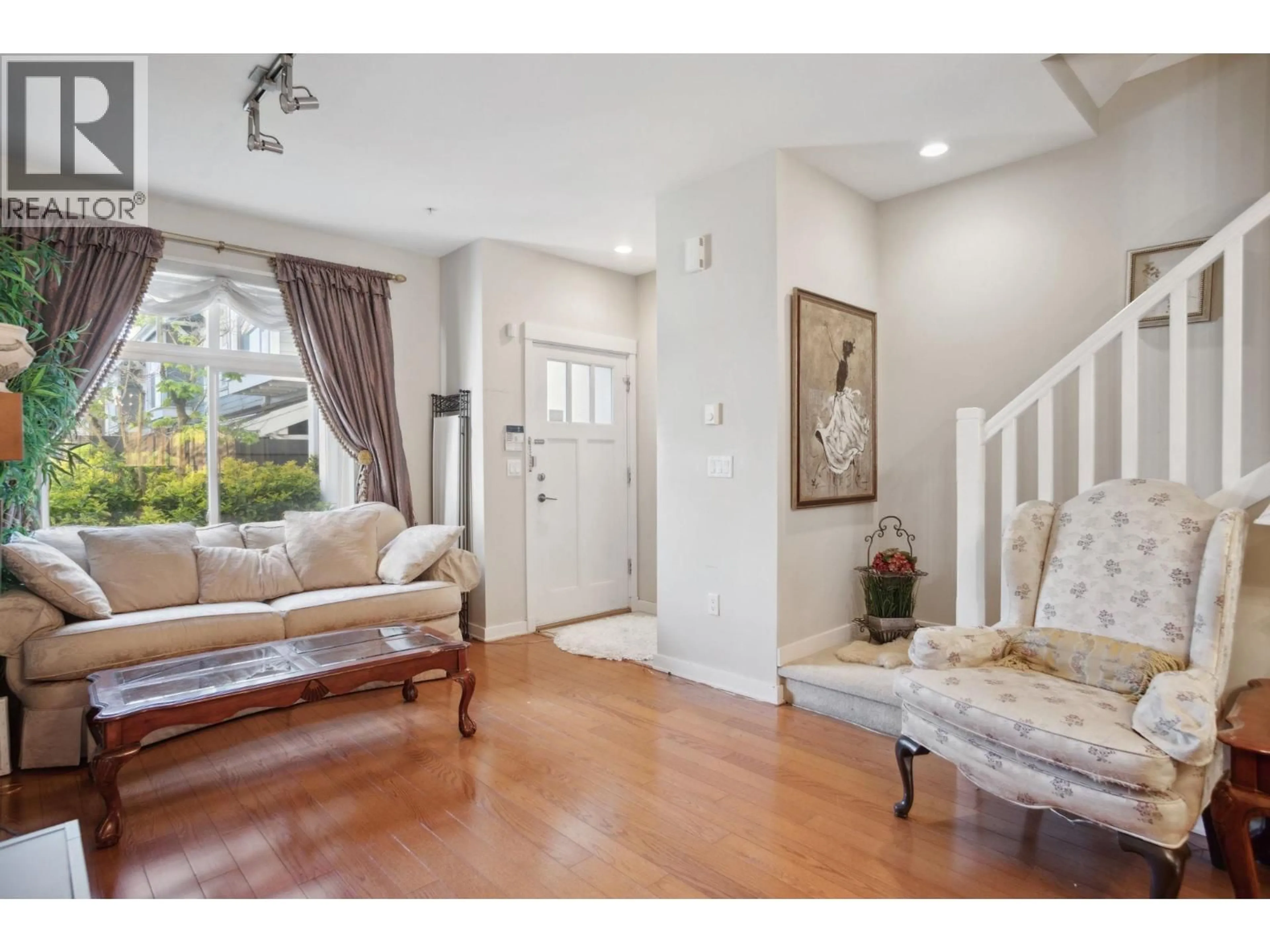 Indoor entryway for 7411 COLUMBIA STREET, Vancouver British Columbia V5X4X4