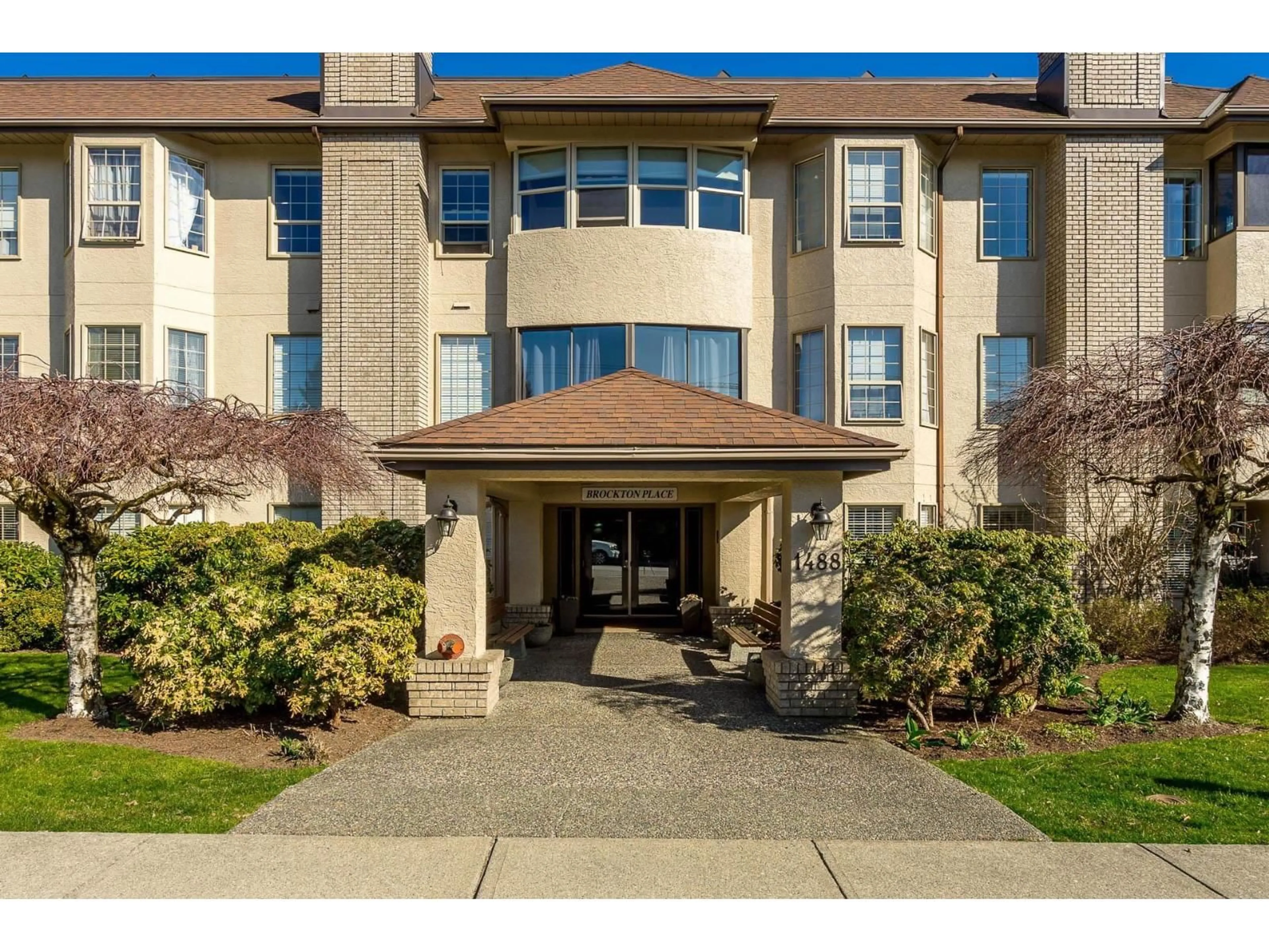 Indoor foyer for 304 - 1488 MERKLIN STREET, White Rock British Columbia V4B4C3