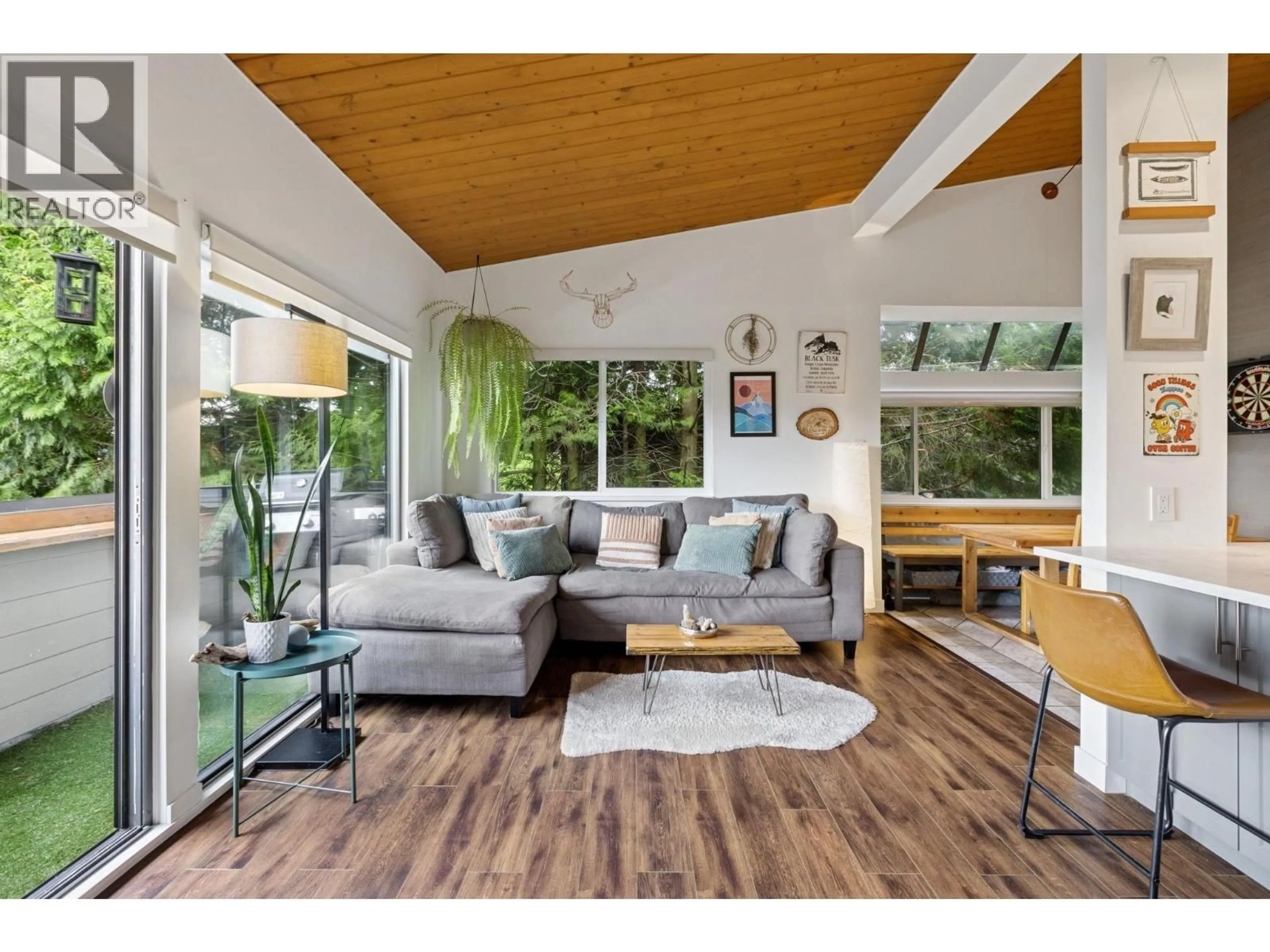 Living room with furniture, wood/laminate floor for 302 - 146 18TH STREET, North Vancouver British Columbia V7L2X5