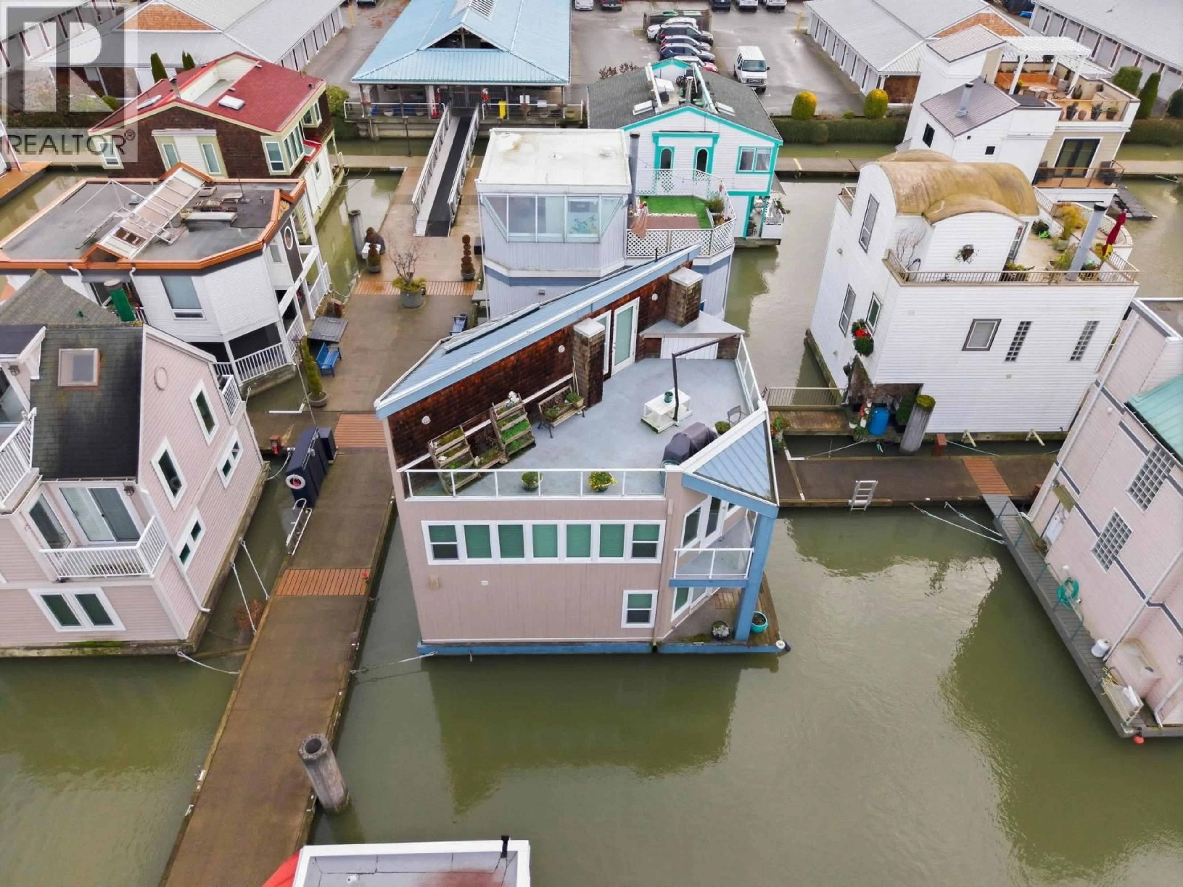 A pic from outside/outdoor area/front of a property/back of a property/a pic from drone, unknown for 13 - 3459 RIVER ROAD, Delta British Columbia V4K4Y6