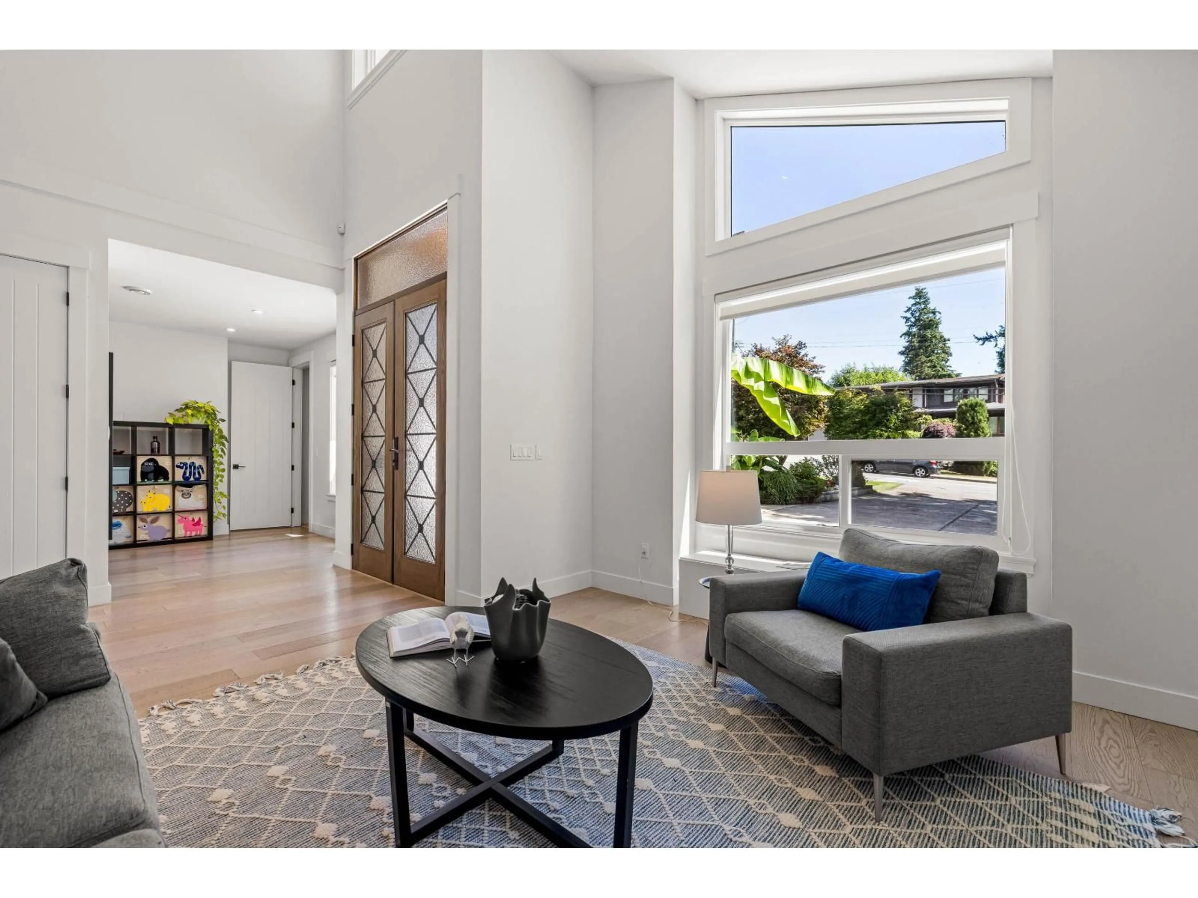 Indoor entryway for 1571 136 STREET, Surrey British Columbia V4A5H3