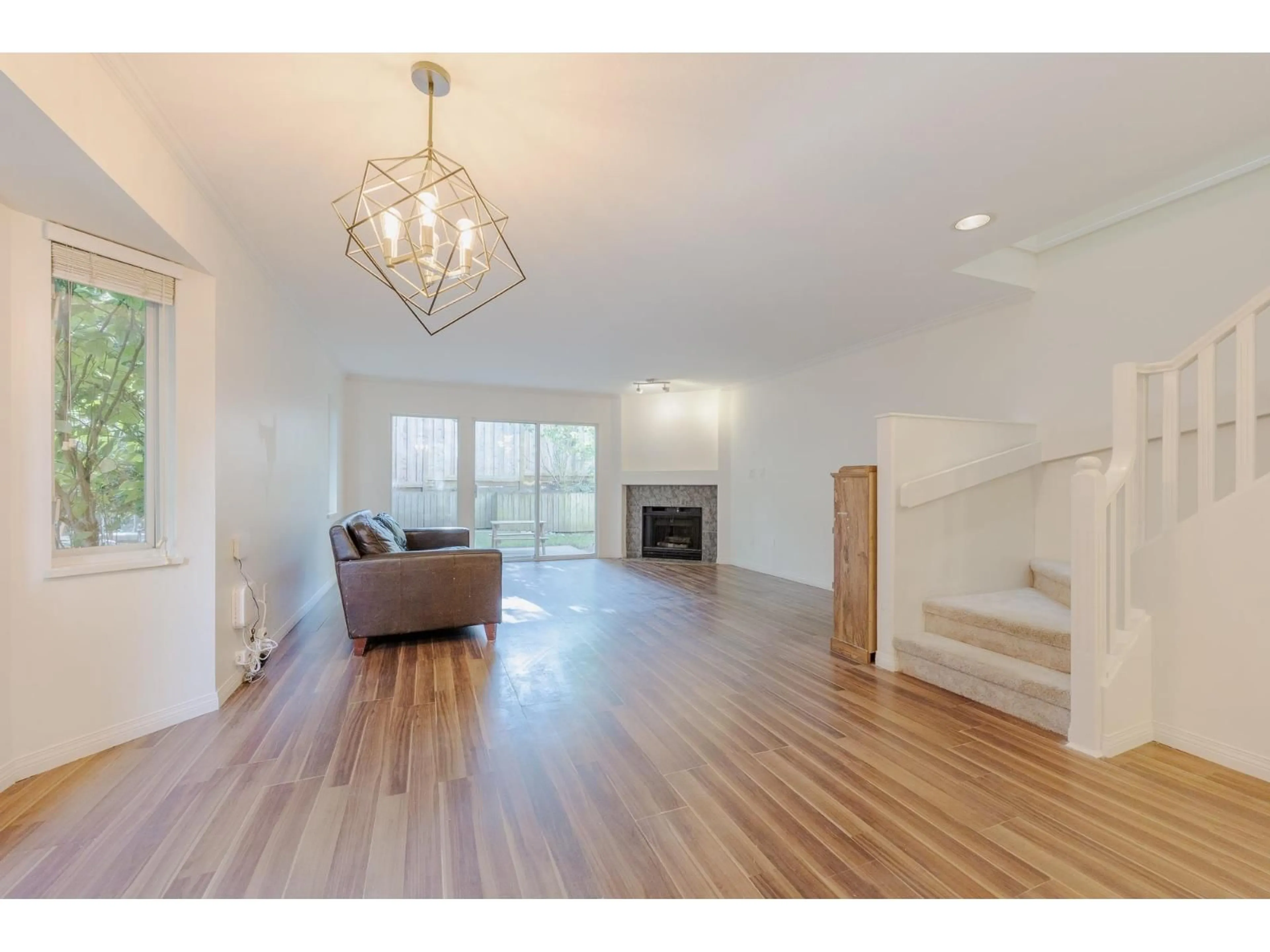 Living room with furniture, wood/laminate floor for 15 - 1828 LILAC DRIVE, Surrey British Columbia V4A5C1