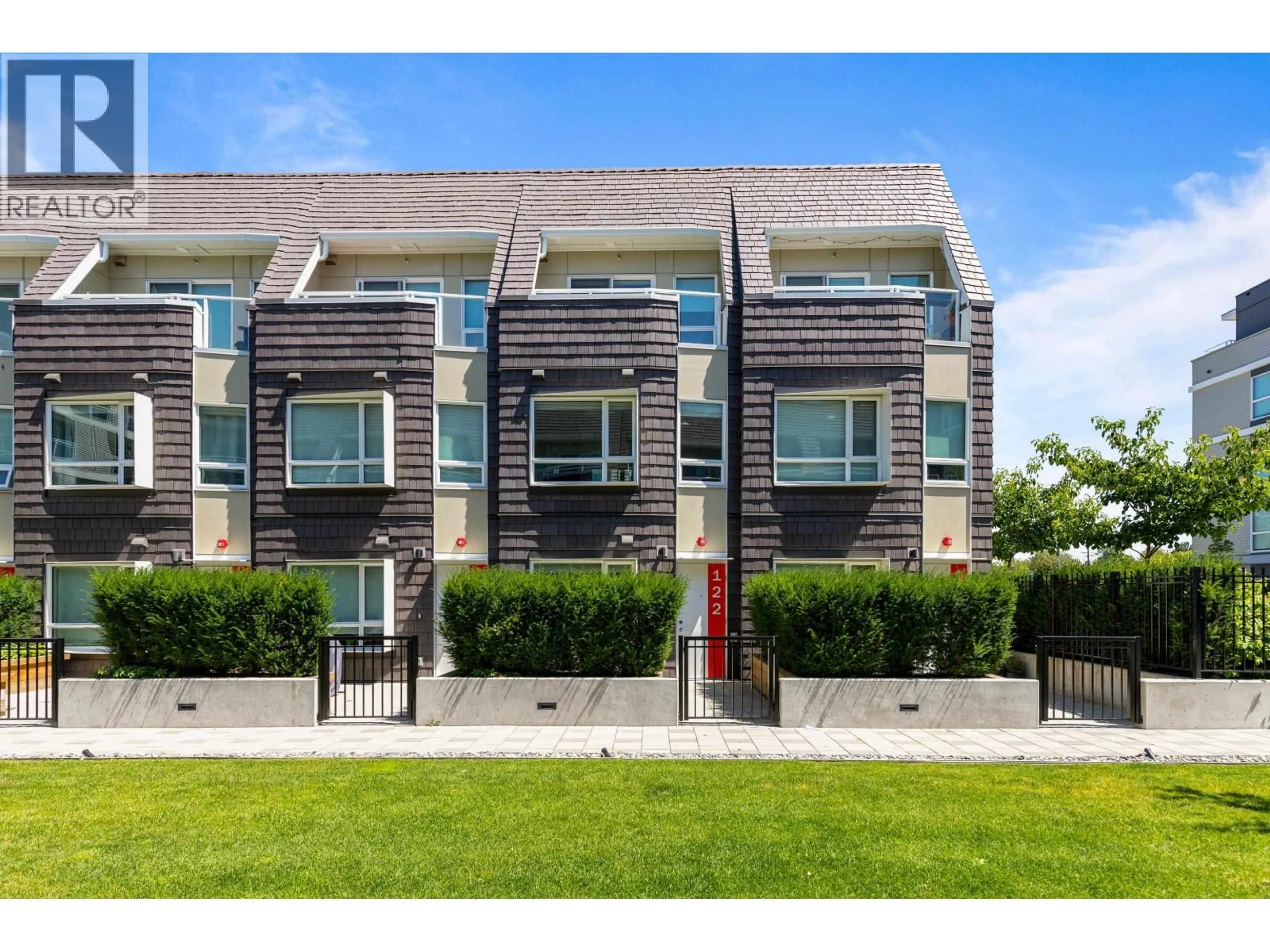 Home with vinyl exterior material, street for 122 - 12040 PLAZA STREET, Maple Ridge British Columbia V2X5X9