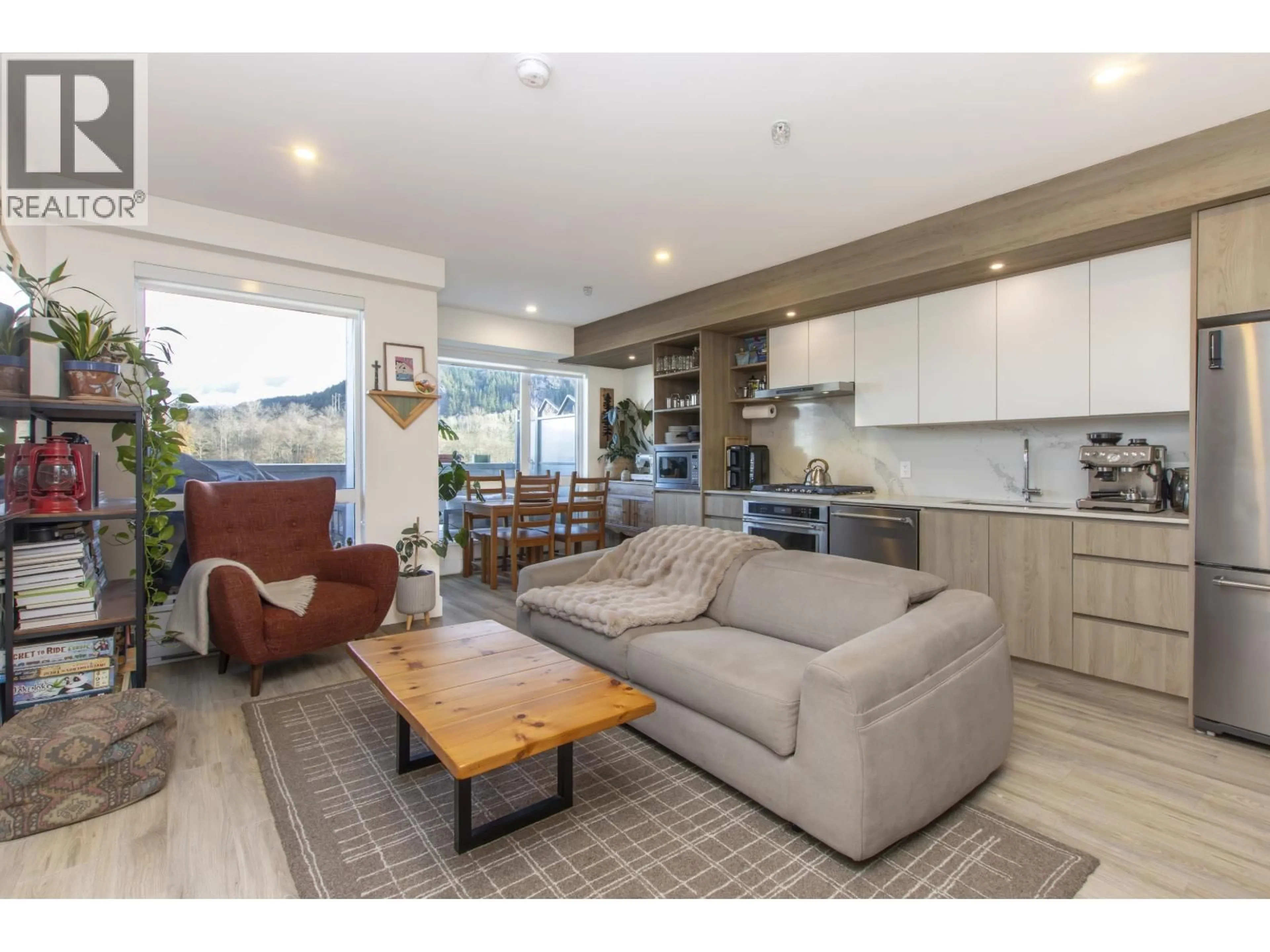 Open concept kitchen, unknown for 428 - 38362 BUCKLEY AVENUE, Squamish British Columbia V8B0J8