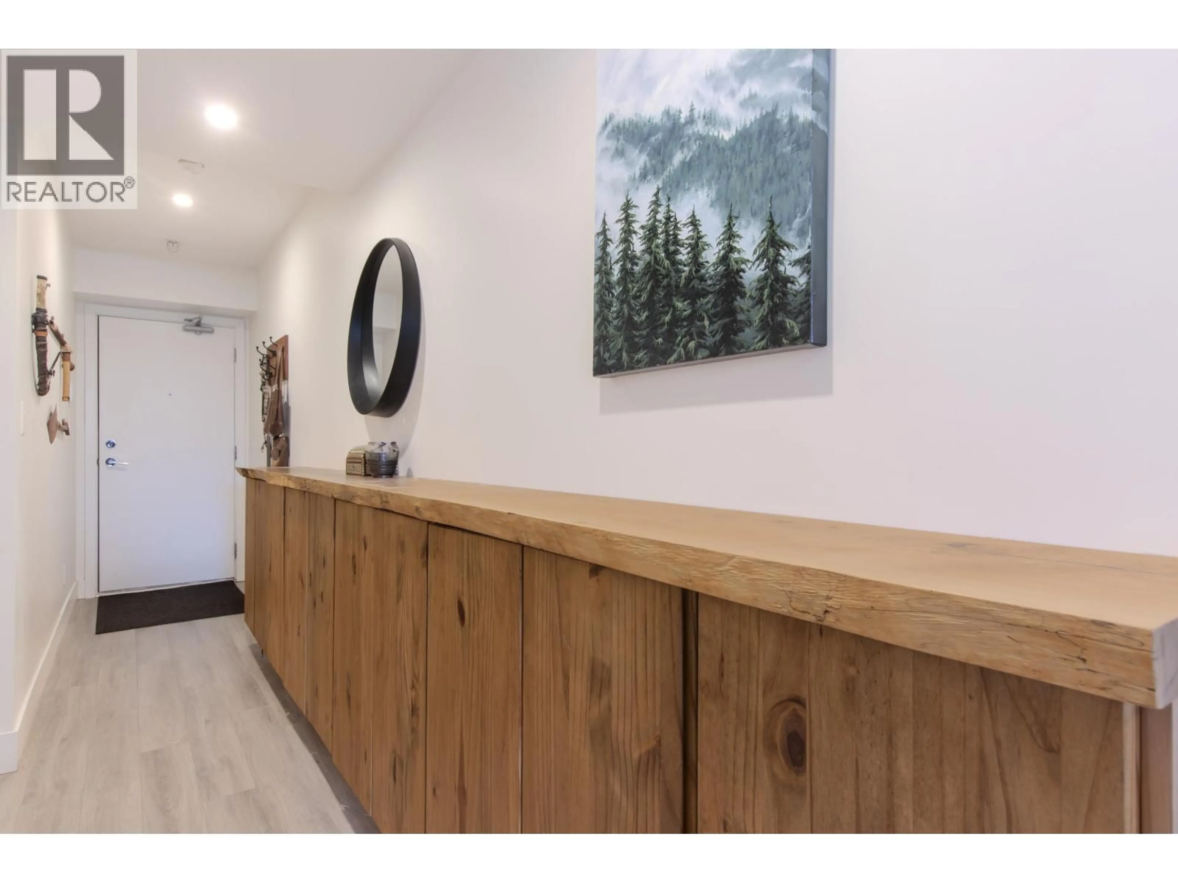 Indoor foyer for 428 - 38362 BUCKLEY AVENUE, Squamish British Columbia V8B0J8