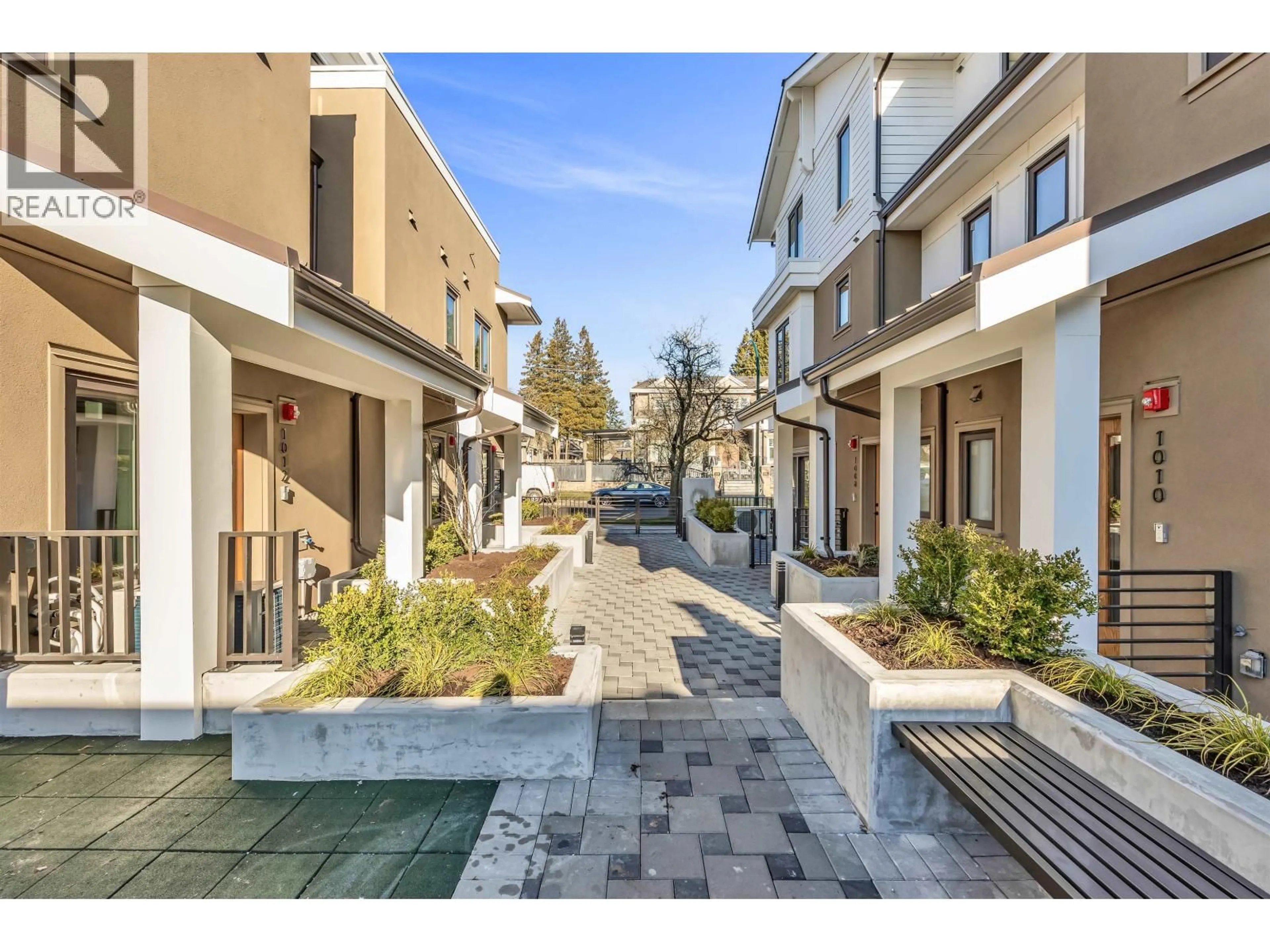 Patio, street for 1010 52ND AVENUE, Vancouver British Columbia V6P1H5