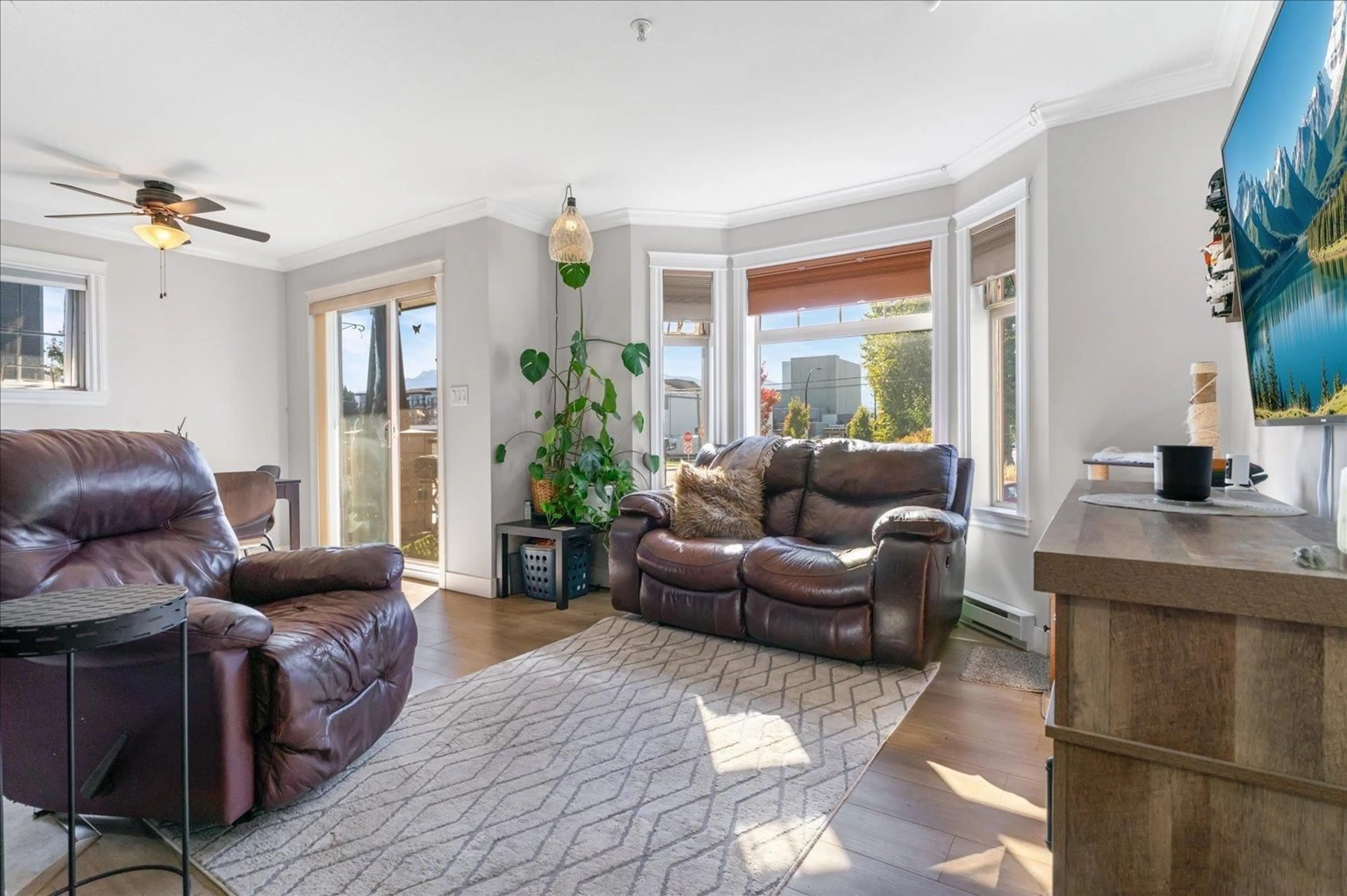 Living room with furniture, unknown for 106 - 45535 SPADINA AVENUE, Chilliwack British Columbia V2P1V2