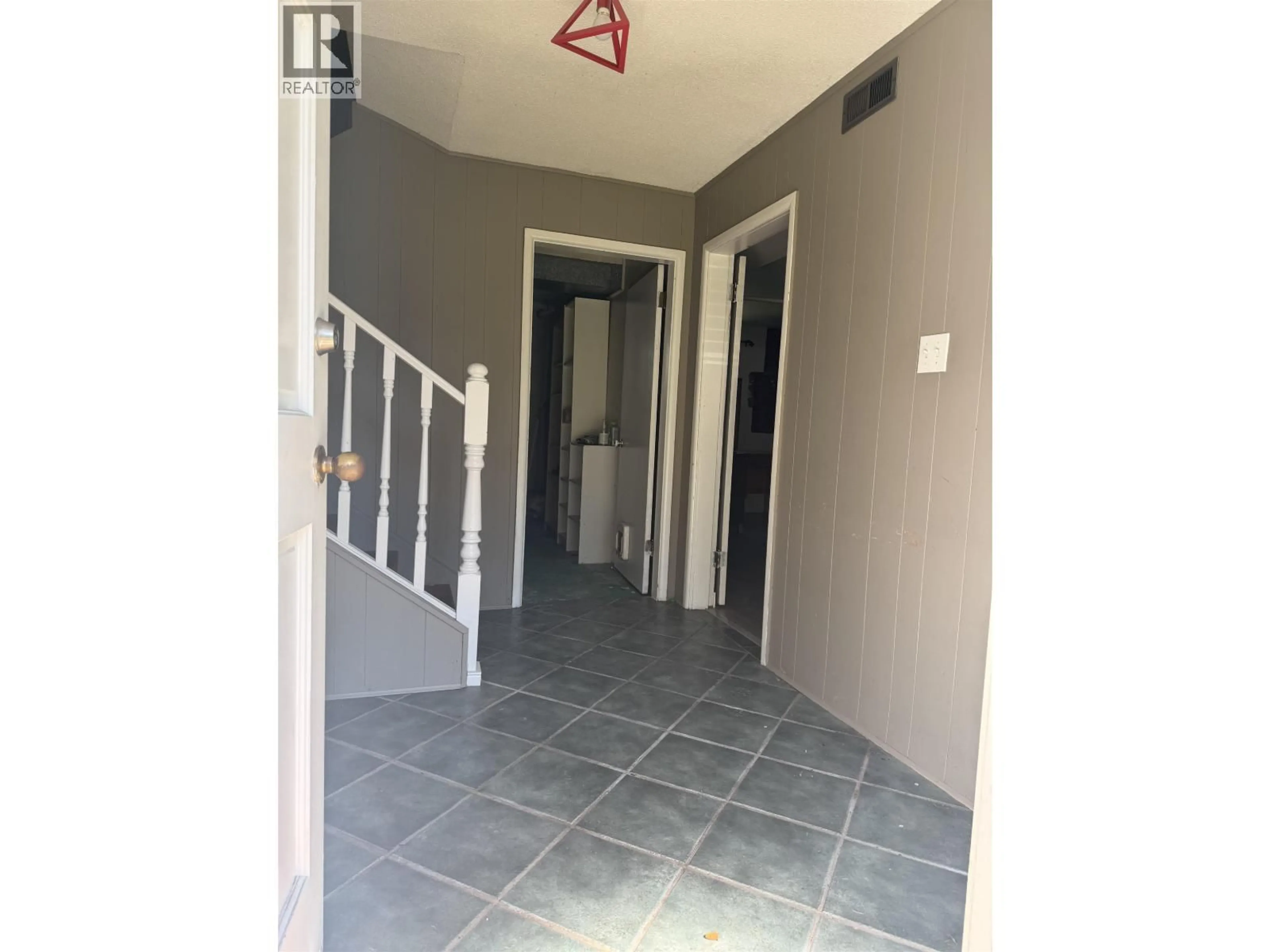 Indoor foyer for 3571 ROSAMOND AVENUE, Richmond British Columbia V7E1A6