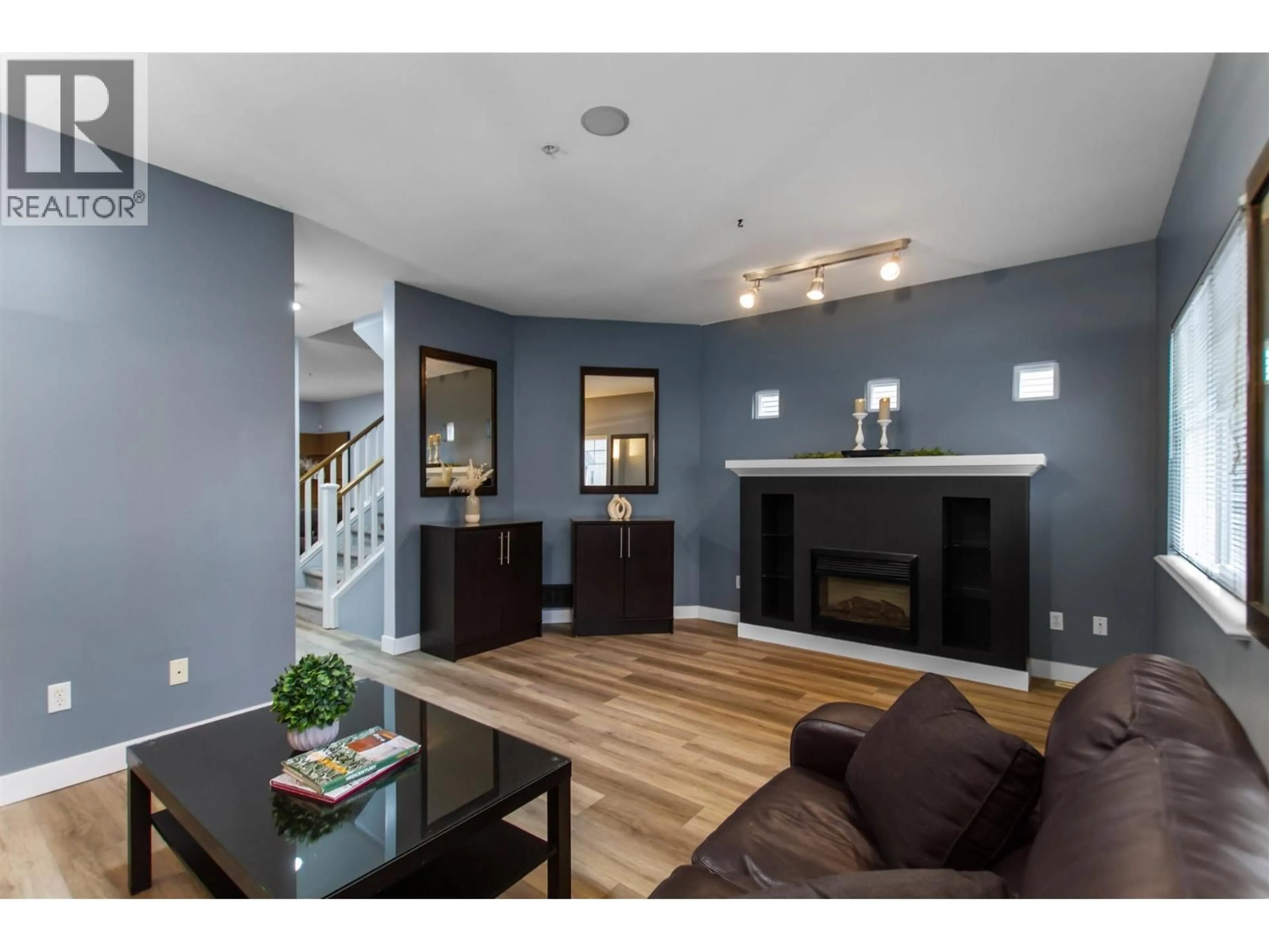 Living room with furniture, wood/laminate floor for 9 - 1108 RIVERSIDE CLOSE, Port Coquitlam British Columbia V3B8C2