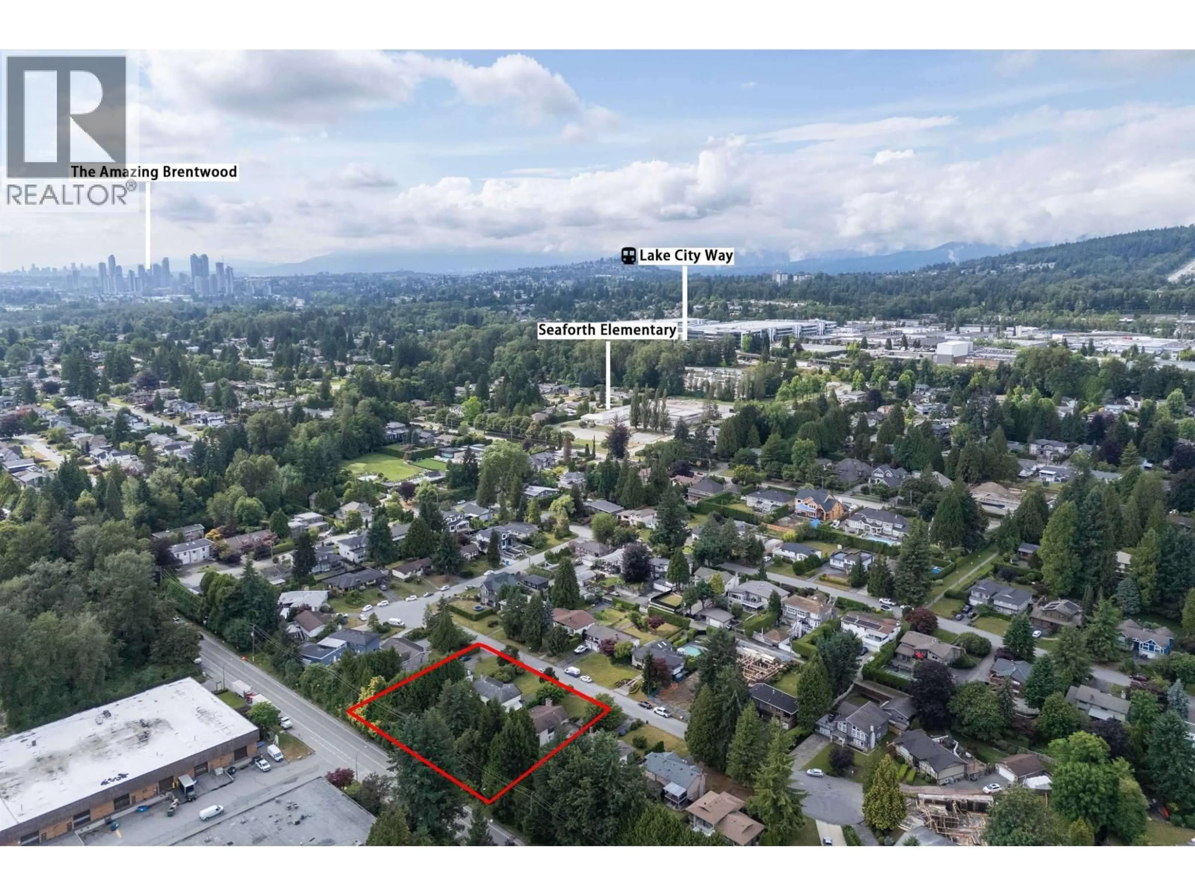 A pic from outside/outdoor area/front of a property/back of a property/a pic from drone, mountain view for 3863 WINLAKE CRESCENT, Burnaby British Columbia V5A2G6