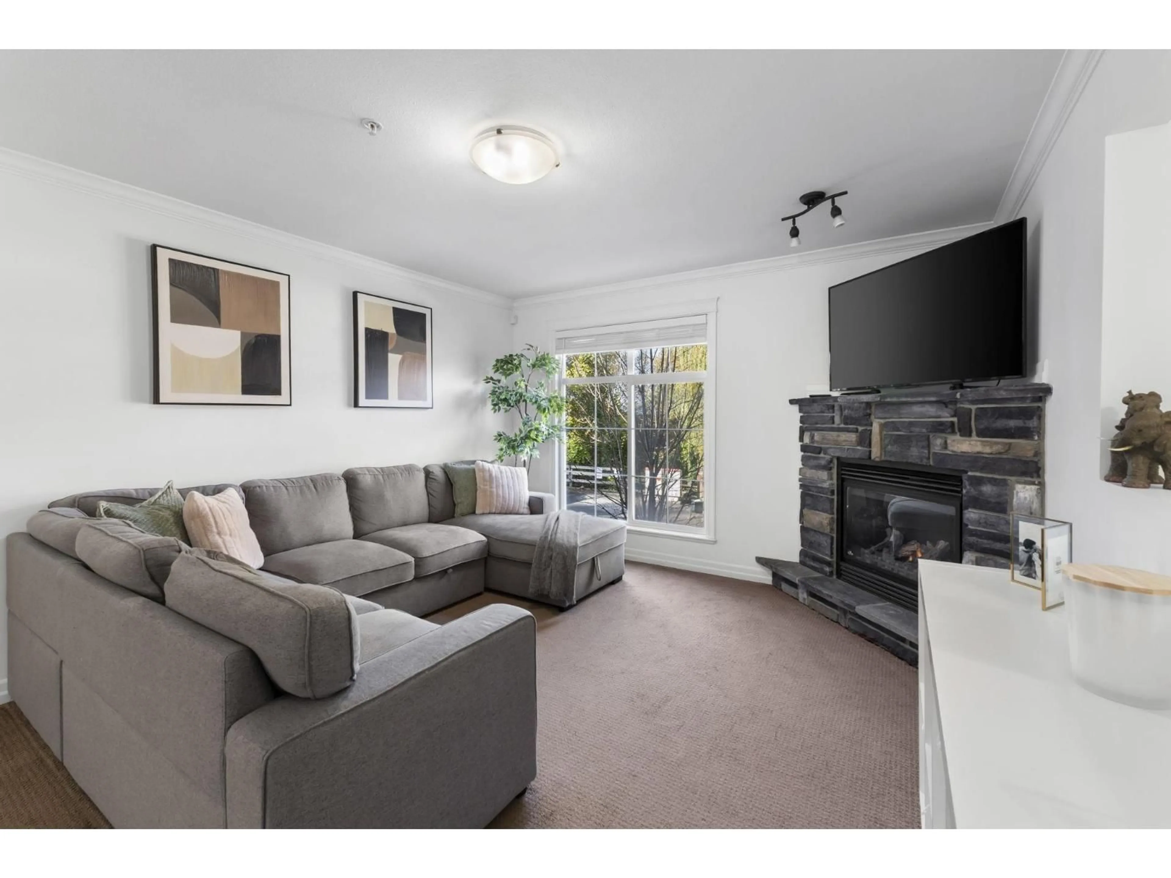 Living room with furniture, unknown for 15 - 46832 HUDSON ROAD, Chilliwack British Columbia V2R0L9