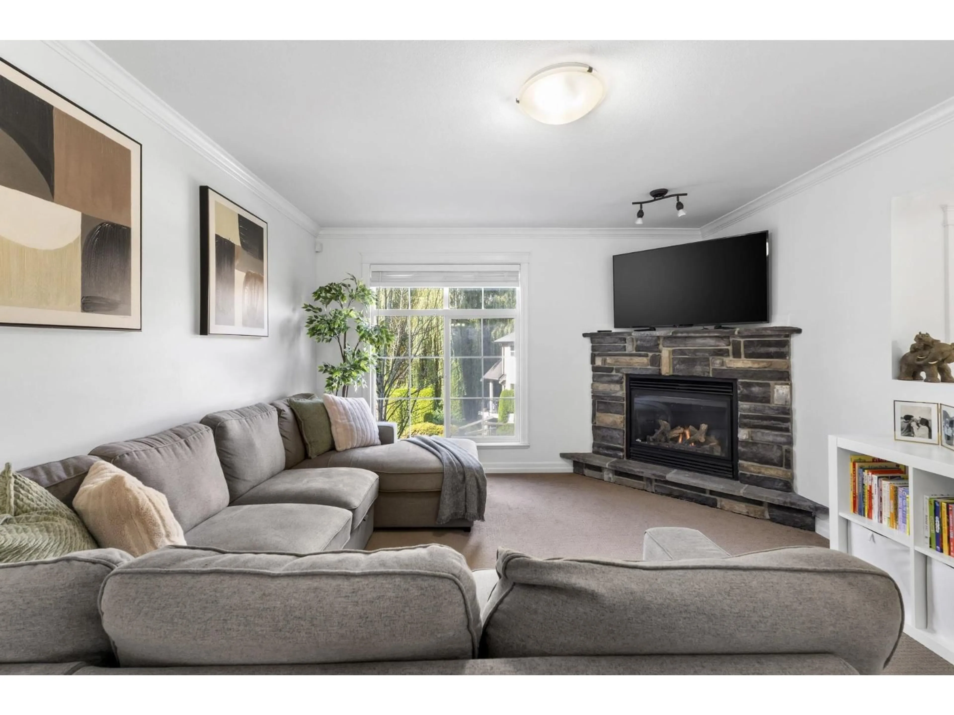 Living room with furniture, unknown for 15 - 46832 HUDSON ROAD, Chilliwack British Columbia V2R0L9