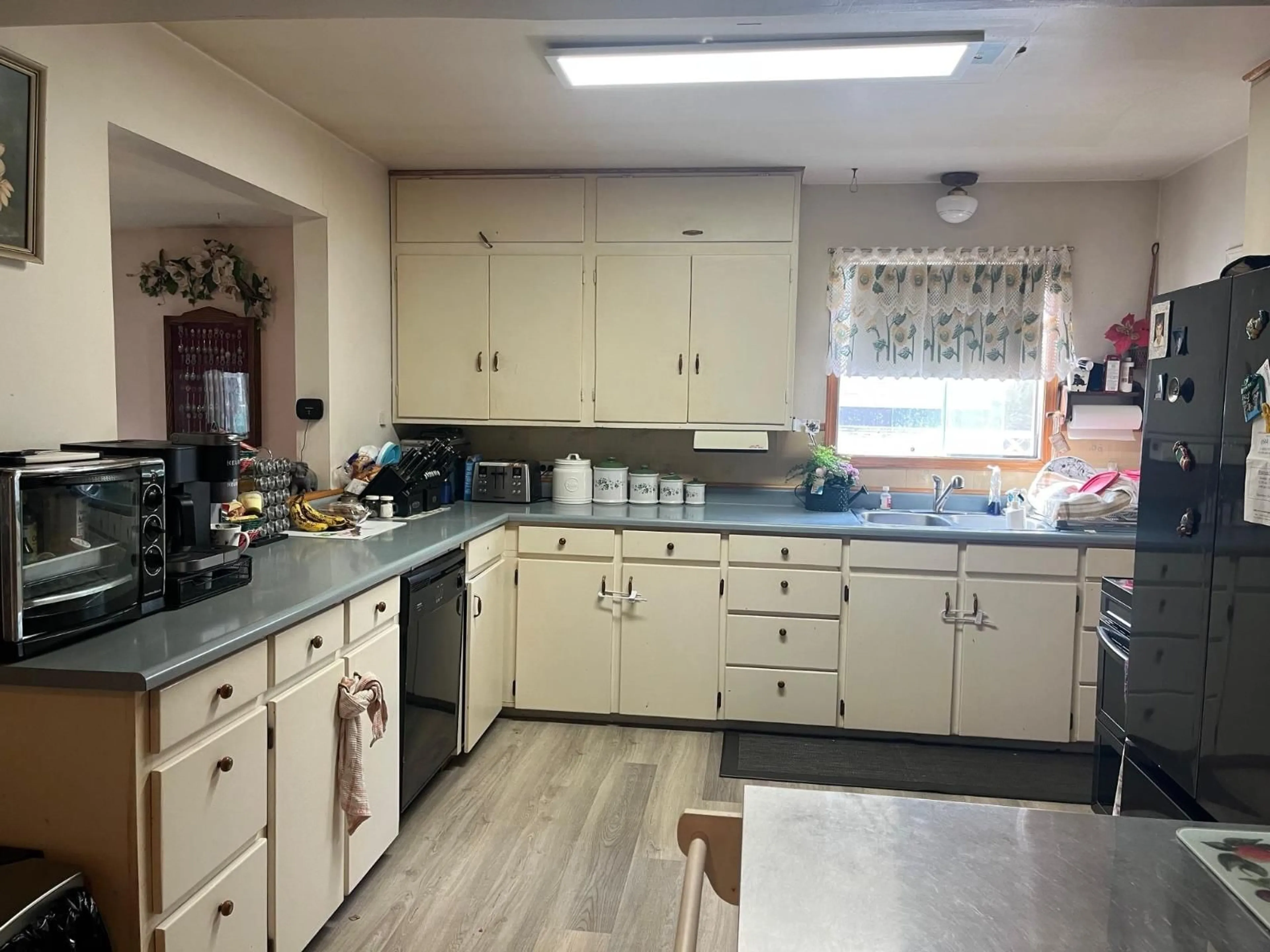Standard kitchen, unknown for 46440 STEVENSON ROAD, Chilliwack British Columbia V2R4M2