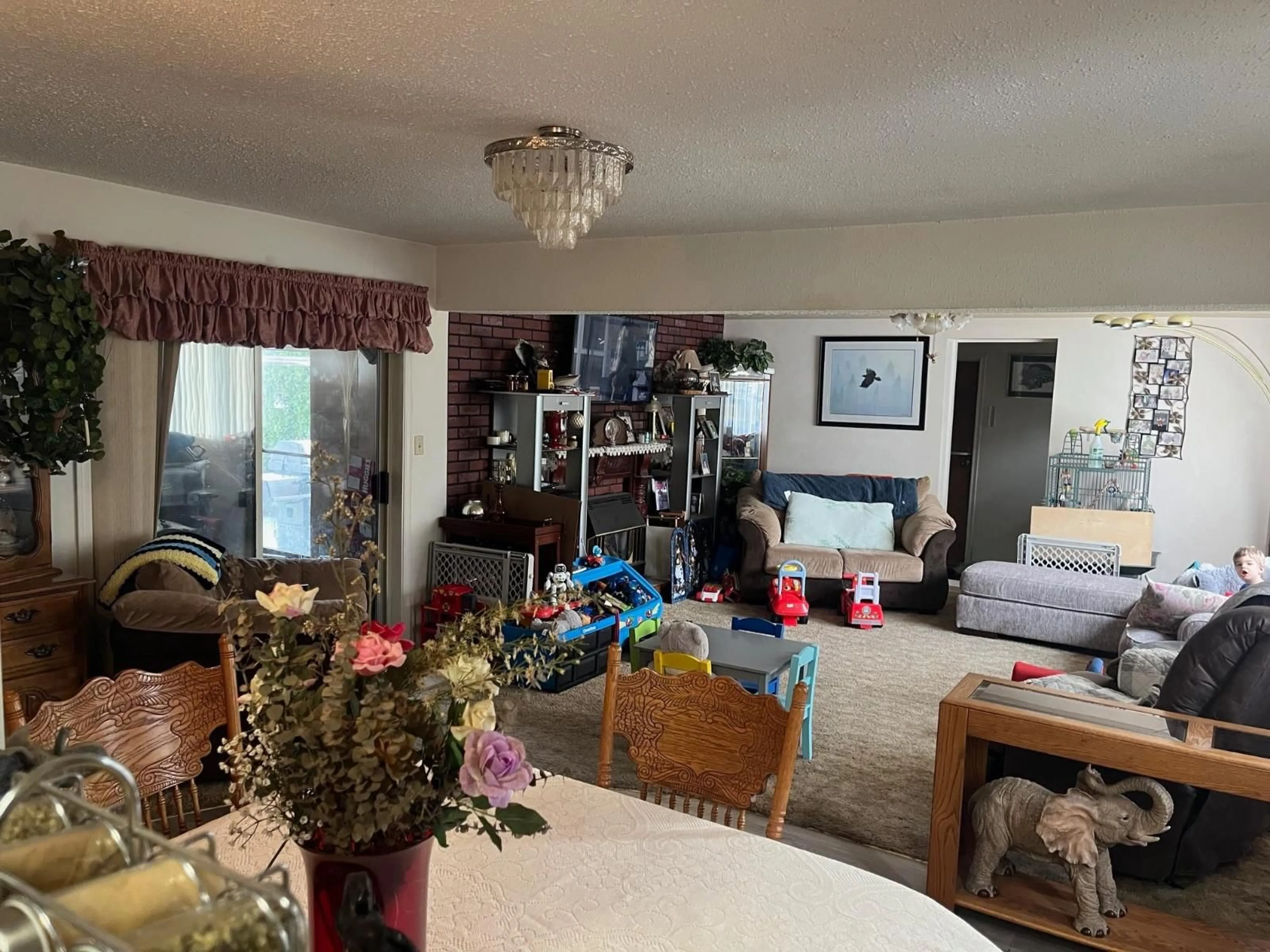 Living room with furniture, unknown for 46440 STEVENSON ROAD, Chilliwack British Columbia V2R4M2