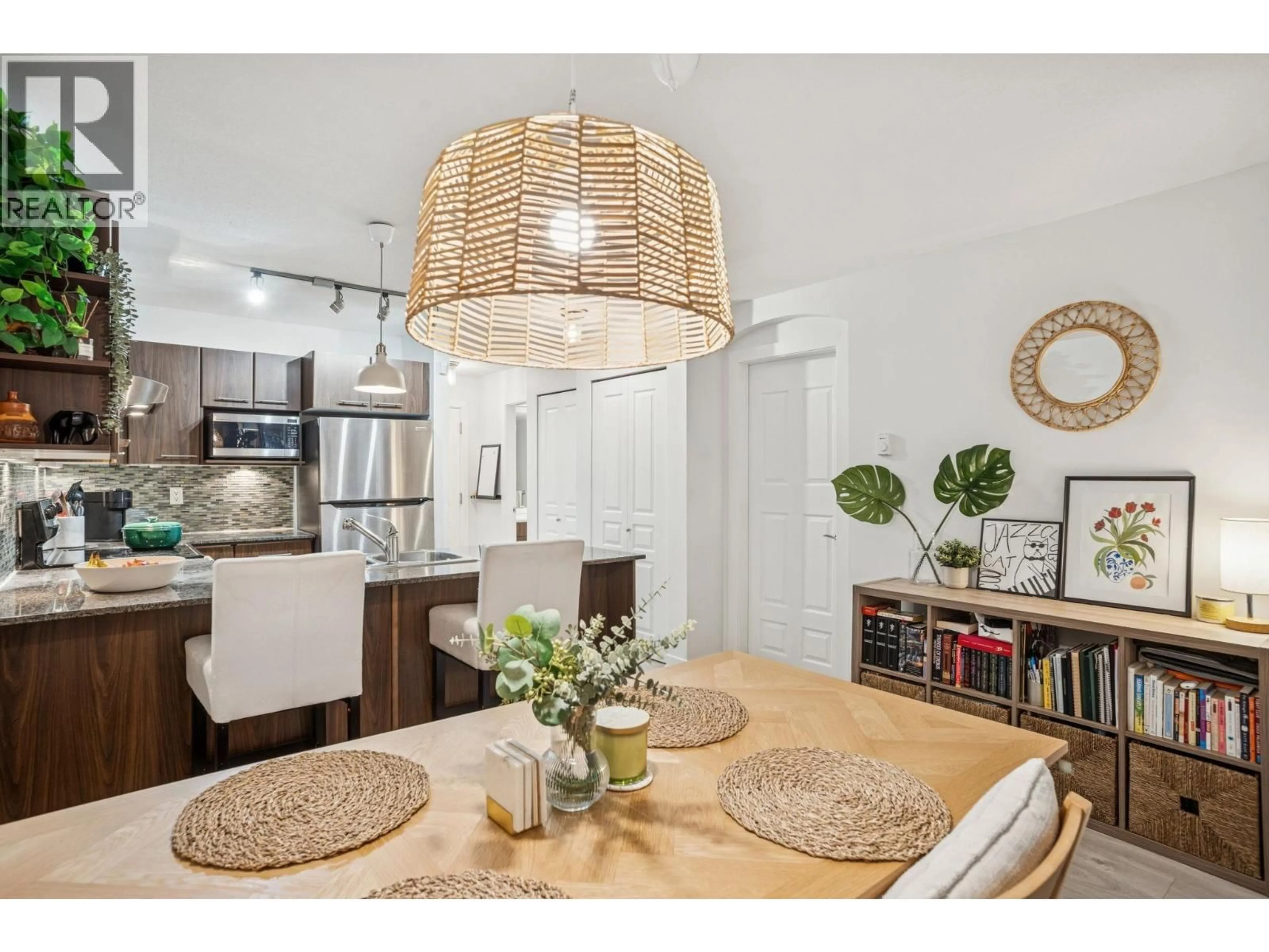 Open concept kitchen, wood/laminate floor for 111 - 4728 BRENTWOOD DRIVE, Burnaby British Columbia V5C0G2