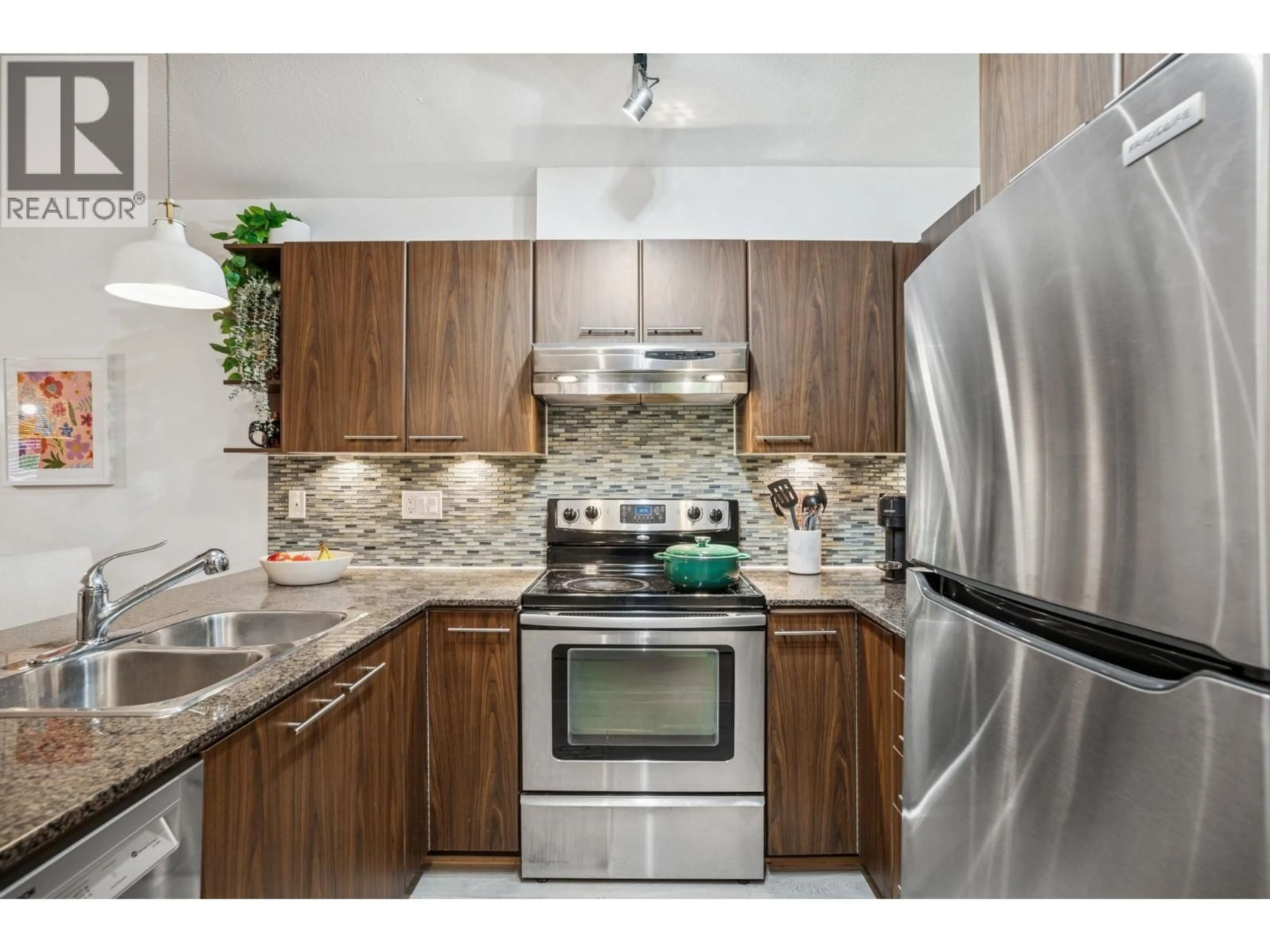 Standard kitchen, unknown for 111 - 4728 BRENTWOOD DRIVE, Burnaby British Columbia V5C0G2
