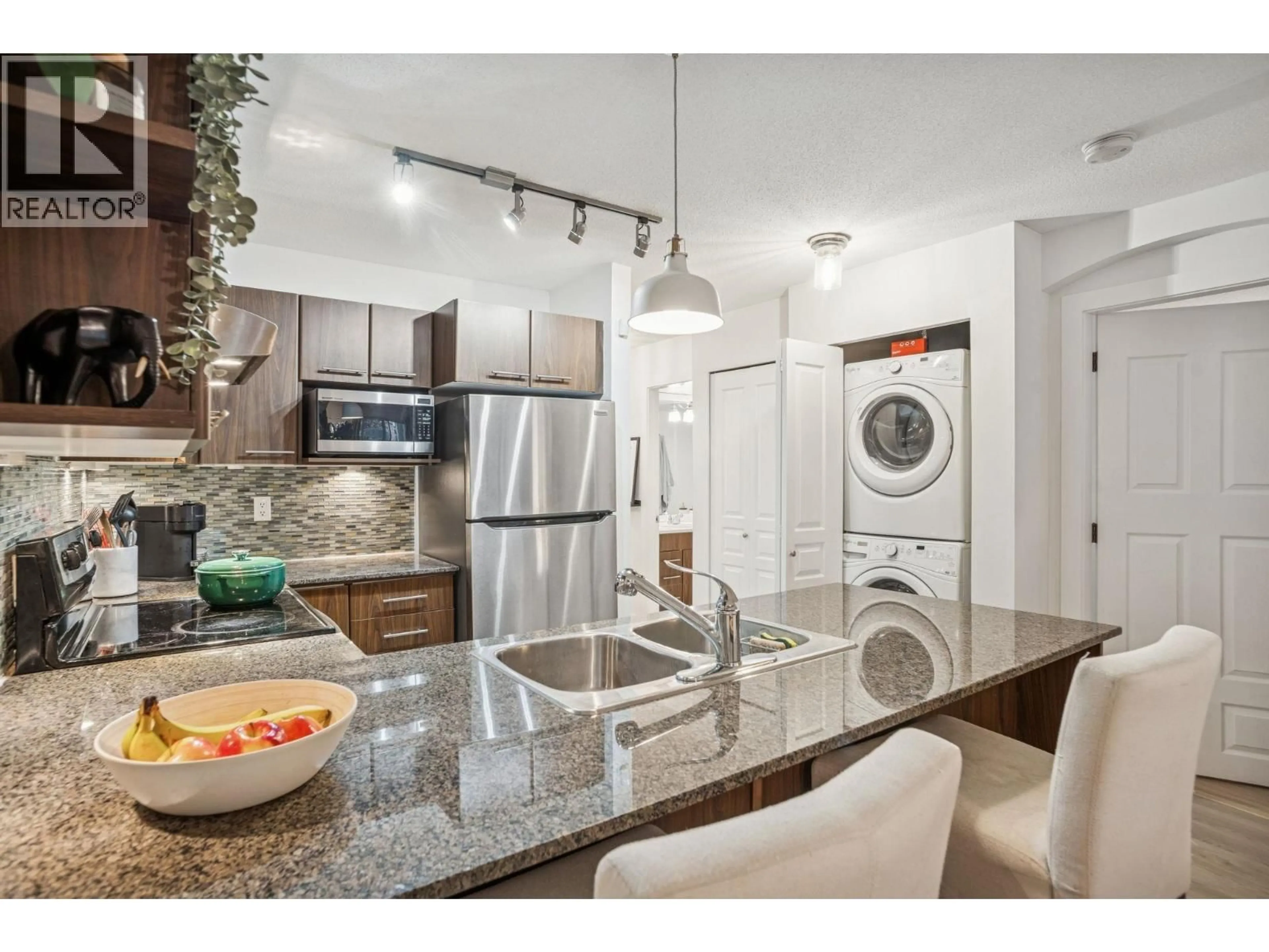 Open concept kitchen, ceramic/tile floor for 111 - 4728 BRENTWOOD DRIVE, Burnaby British Columbia V5C0G2