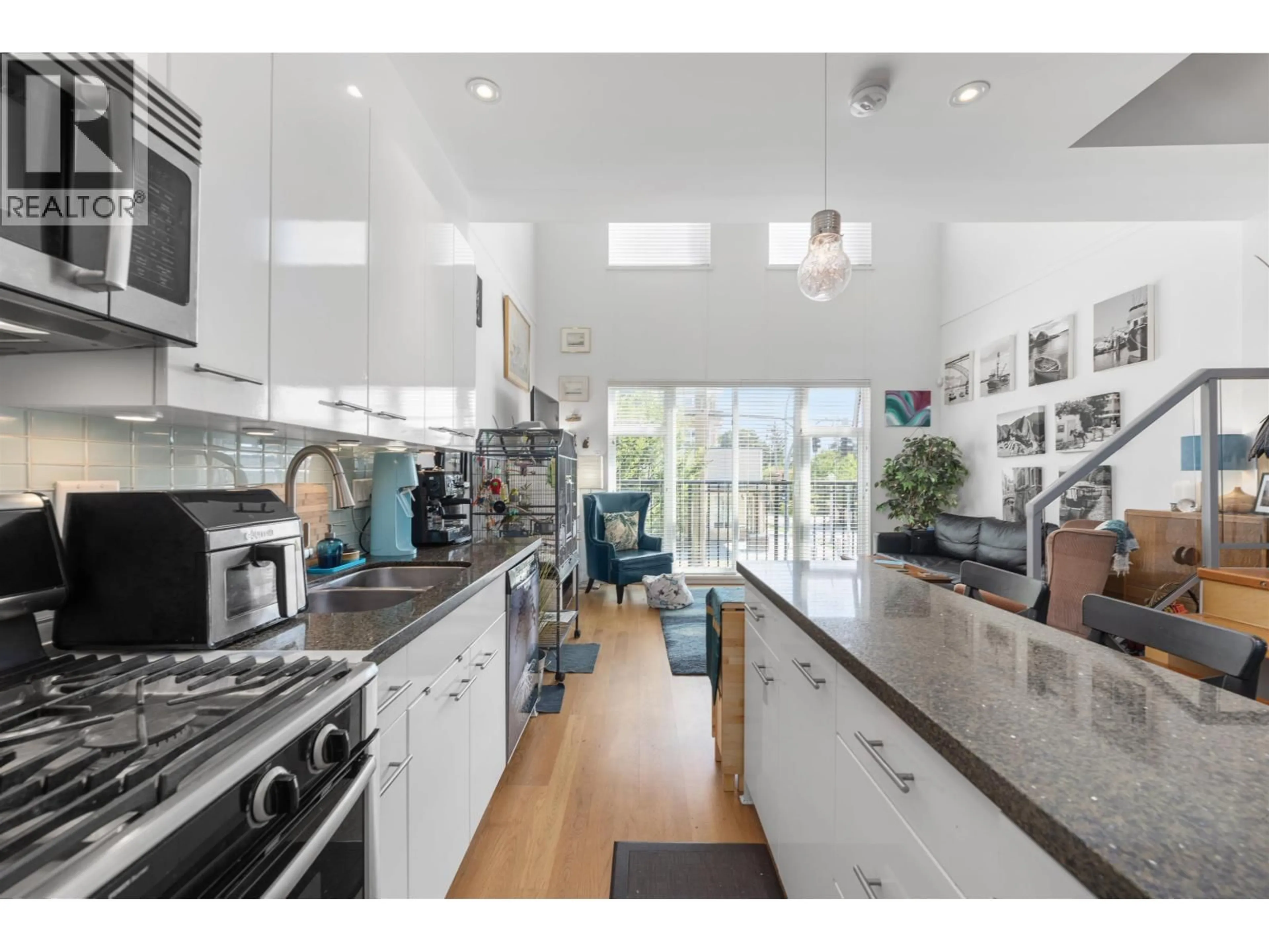 Open concept kitchen, ceramic/tile floor for 5 - 3993 CHATHAM STREET, Richmond British Columbia V7E2Z6