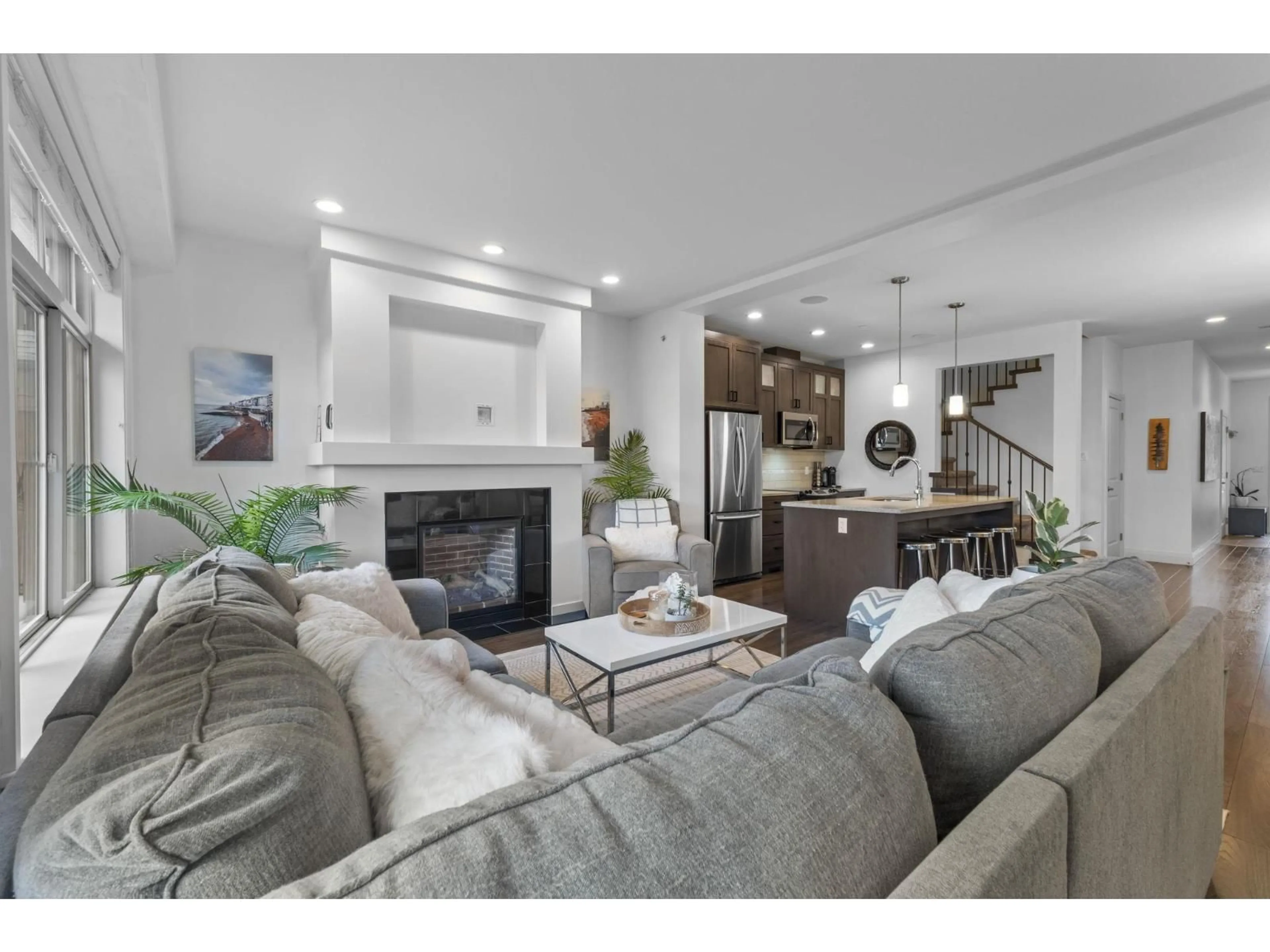 Living room with furniture, unknown for 5505 CHINOOK STREET, Chilliwack British Columbia V2R0T3