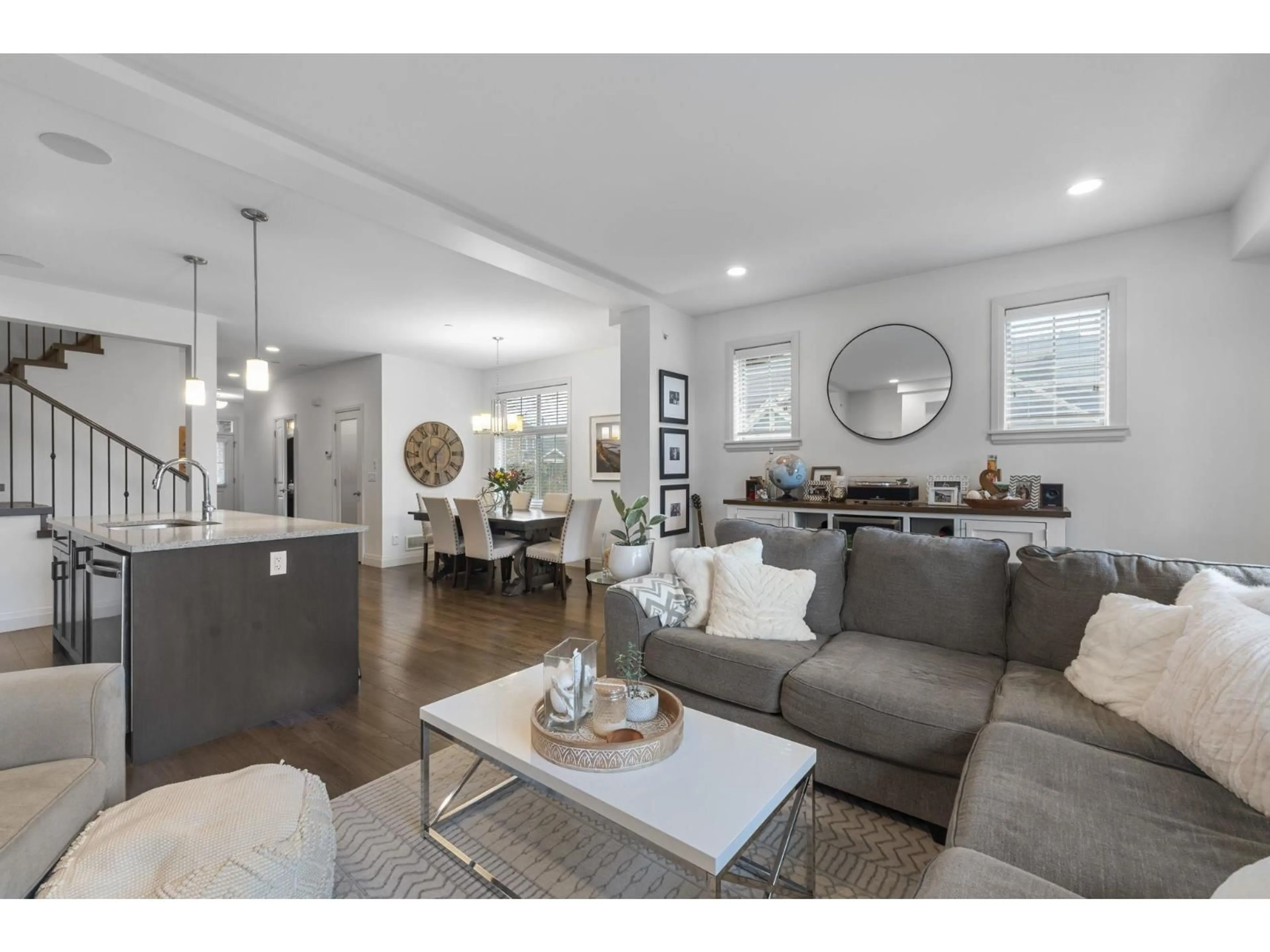 Open concept kitchen, unknown for 5505 CHINOOK STREET, Chilliwack British Columbia V2R0T3