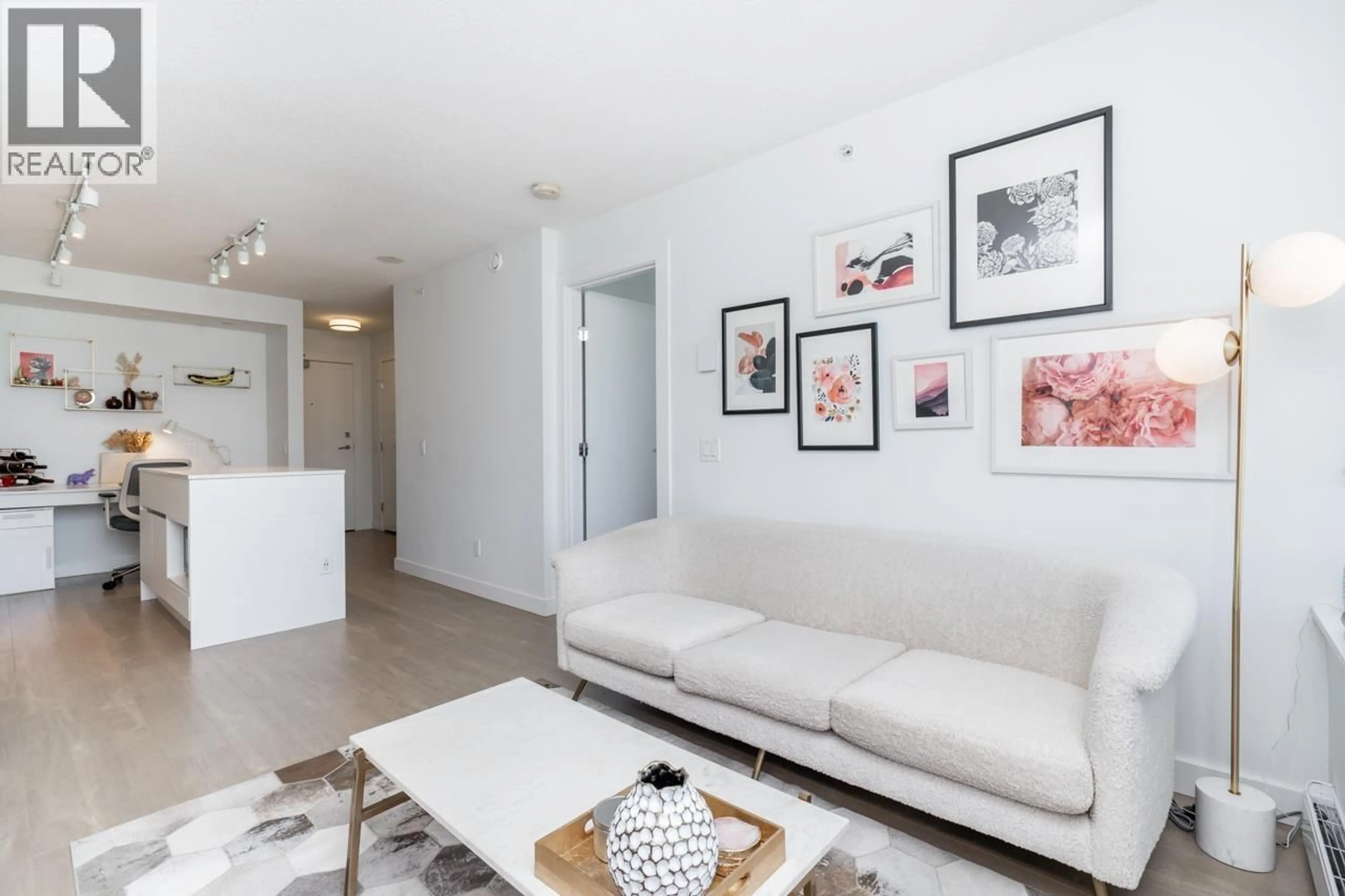 Living room with furniture, unknown for 2810 - 908 QUAYSIDE DRIVE, New Westminster British Columbia V3M0L4