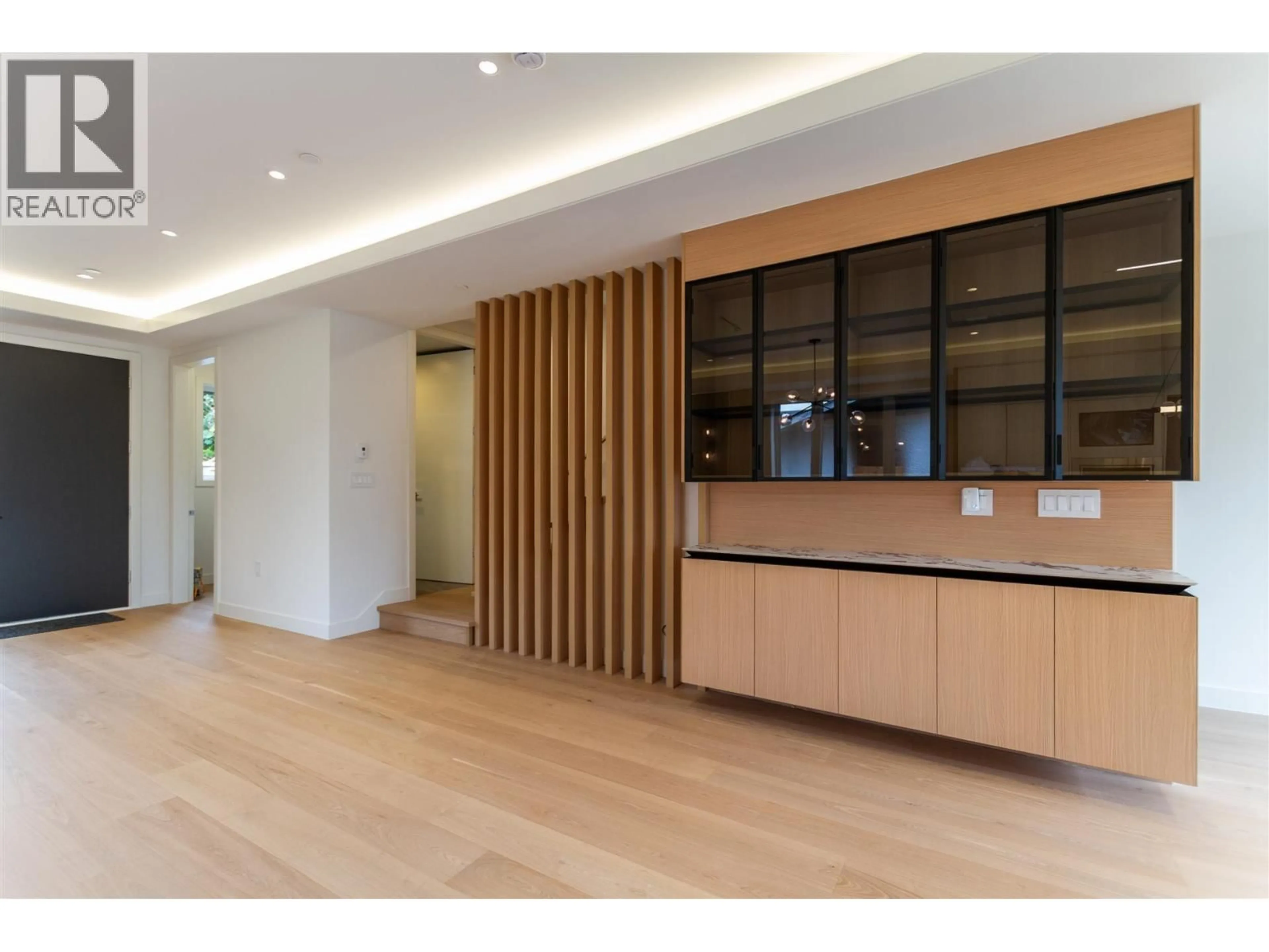 Indoor foyer for 2022 NANTON AVENUE, Vancouver British Columbia V6J2Y2