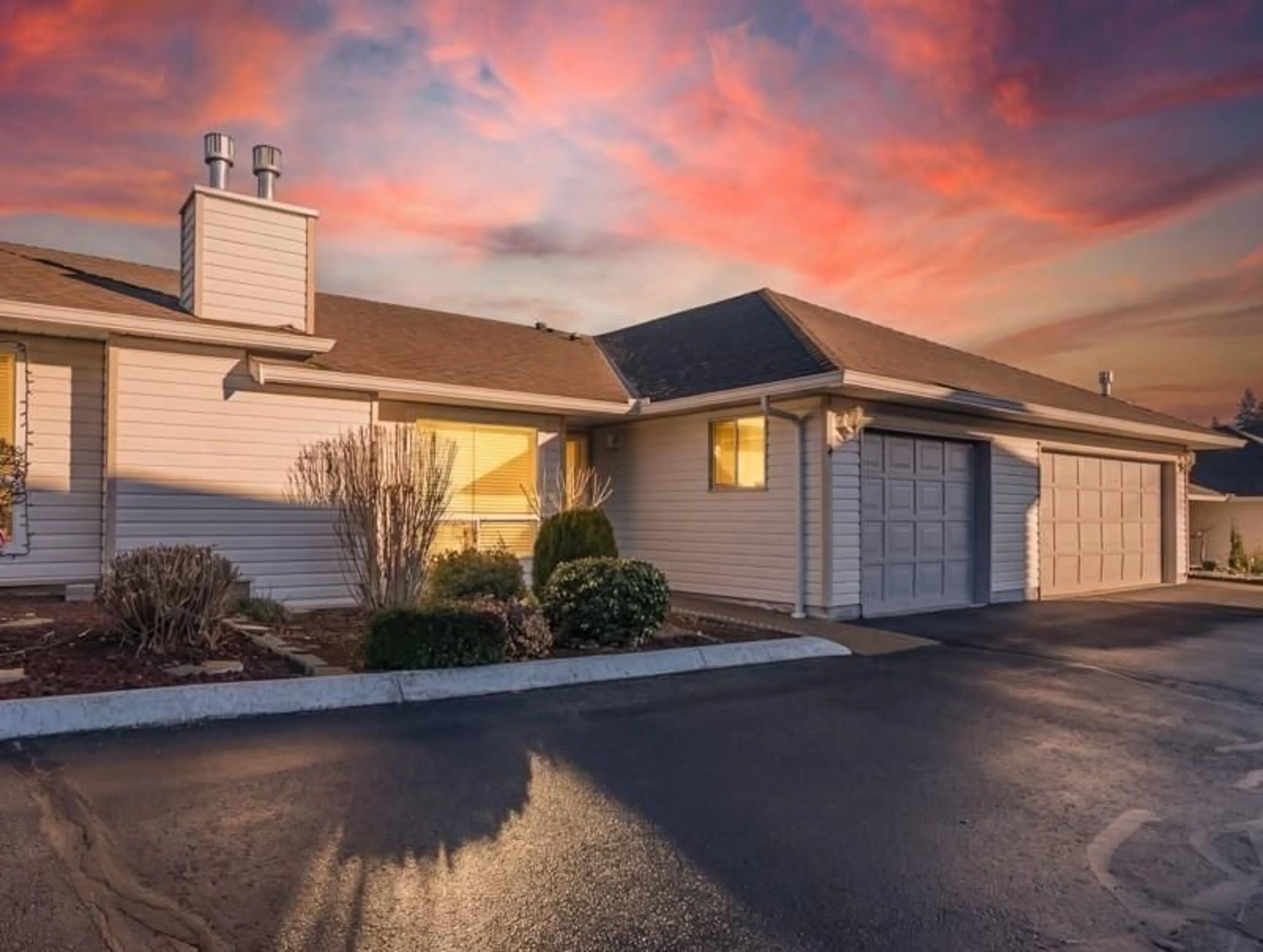 Indoor garage for 3 - 32640 MURRAY AVENUE, Abbotsford British Columbia V2T4T5