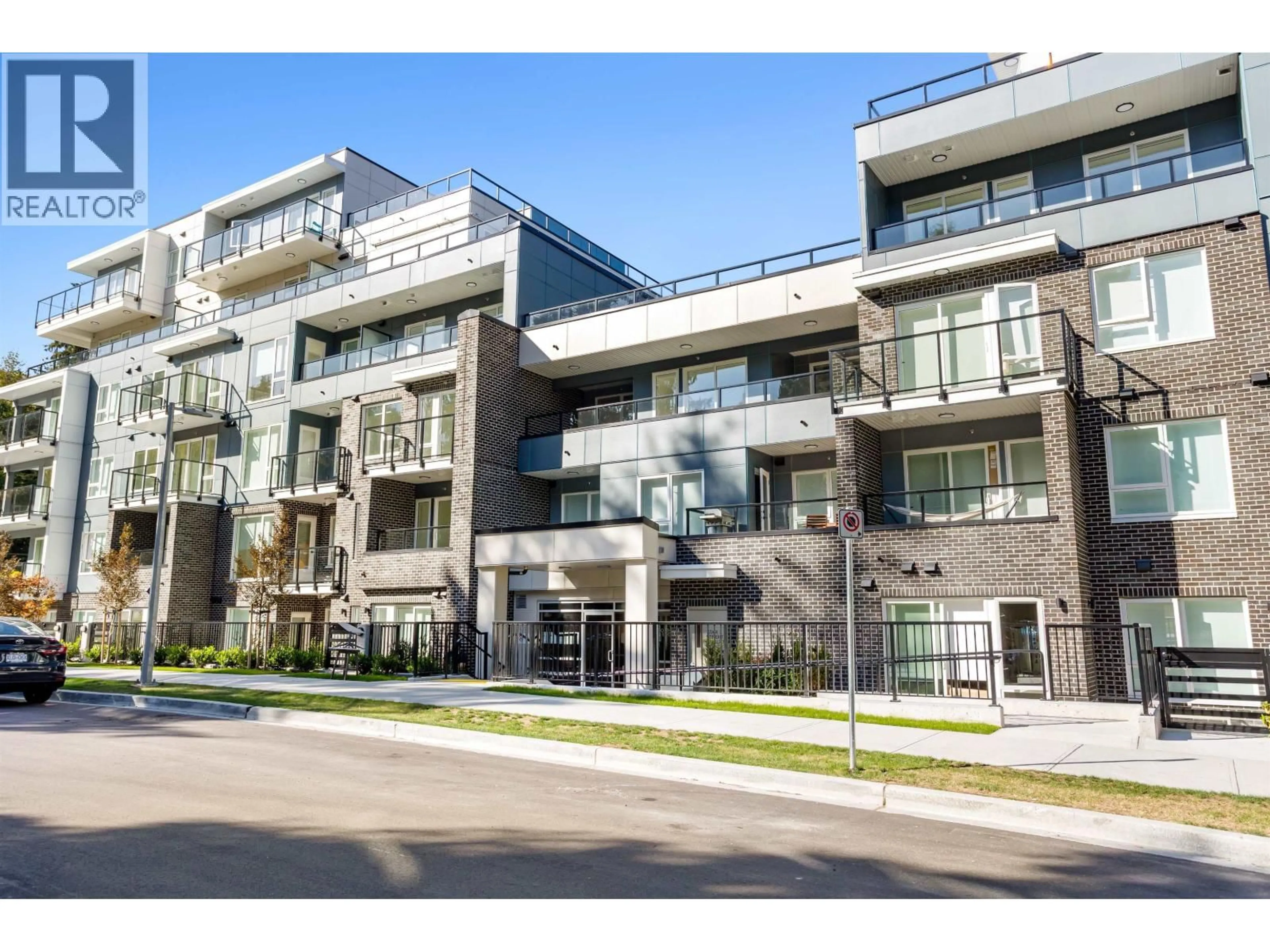 Patio, street for 601 - 1100 CLARKE ROAD, Port Moody British Columbia V3H0N3